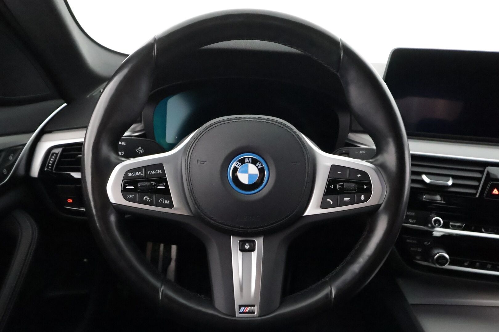 BMW 530 2022 G30 Sedan 530e xDrive A Charged Edition M Sport - | ACC | Sporttinahat | Adapt. LED | HiFi | P.kamera | Comfort Access | Lane Assist | BSM | RCTA | Ambient light | Merkkihuollot | 2x renkaat aluin | 
