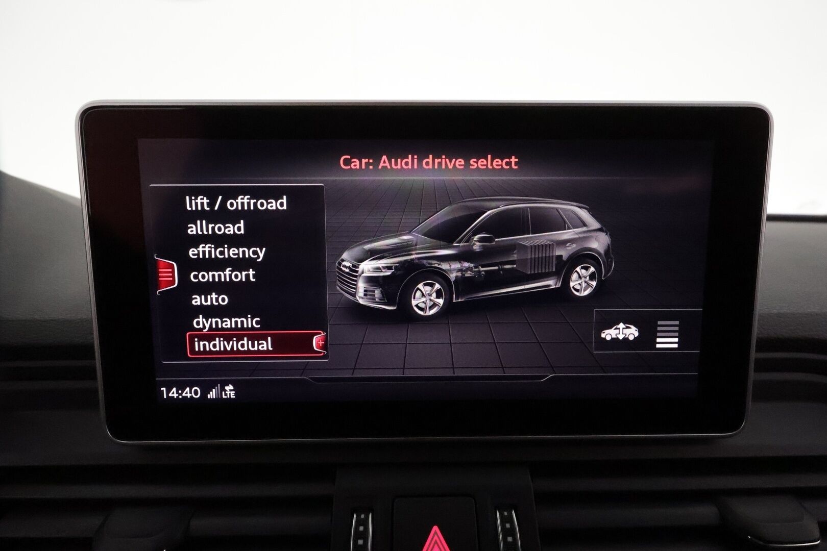 Audi Q5 2019 55 TFSI e quattro S tronic S-LINE **Adapt.vakkari / HUD / Koukku / Timanttinahat / Sähköpenkit / Matrix LED** - Kahdet renkaat aluvanteilla / Digimittaristo / P.kamera / Penkinlämmittimet takana / Ilma-alusta