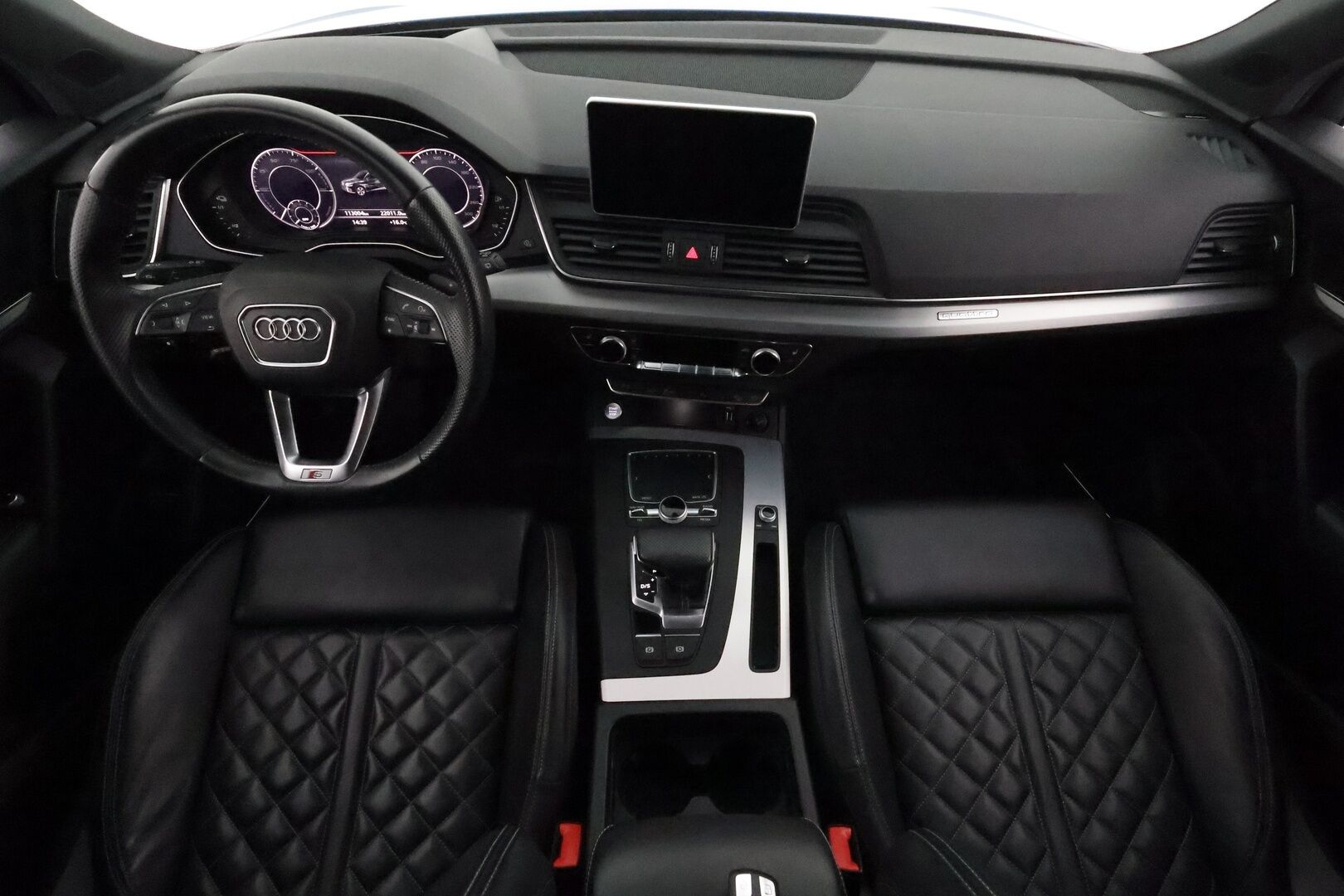 Audi Q5 2019 55 TFSI e quattro S tronic S-LINE **Adapt.vakkari / HUD / Koukku / Timanttinahat / Sähköpenkit / Matrix LED** - Kahdet renkaat aluvanteilla / Digimittaristo / P.kamera / Penkinlämmittimet takana / Ilma-alusta