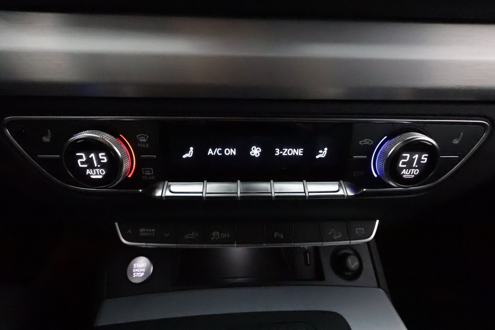 Audi Q5 2019 55 TFSI e quattro S tronic S-LINE **Adapt.vakkari / HUD / Koukku / Timanttinahat / Sähköpenkit / Matrix LED** - Kahdet renkaat aluvanteilla / Digimittaristo / P.kamera / Penkinlämmittimet takana / Ilma-alusta