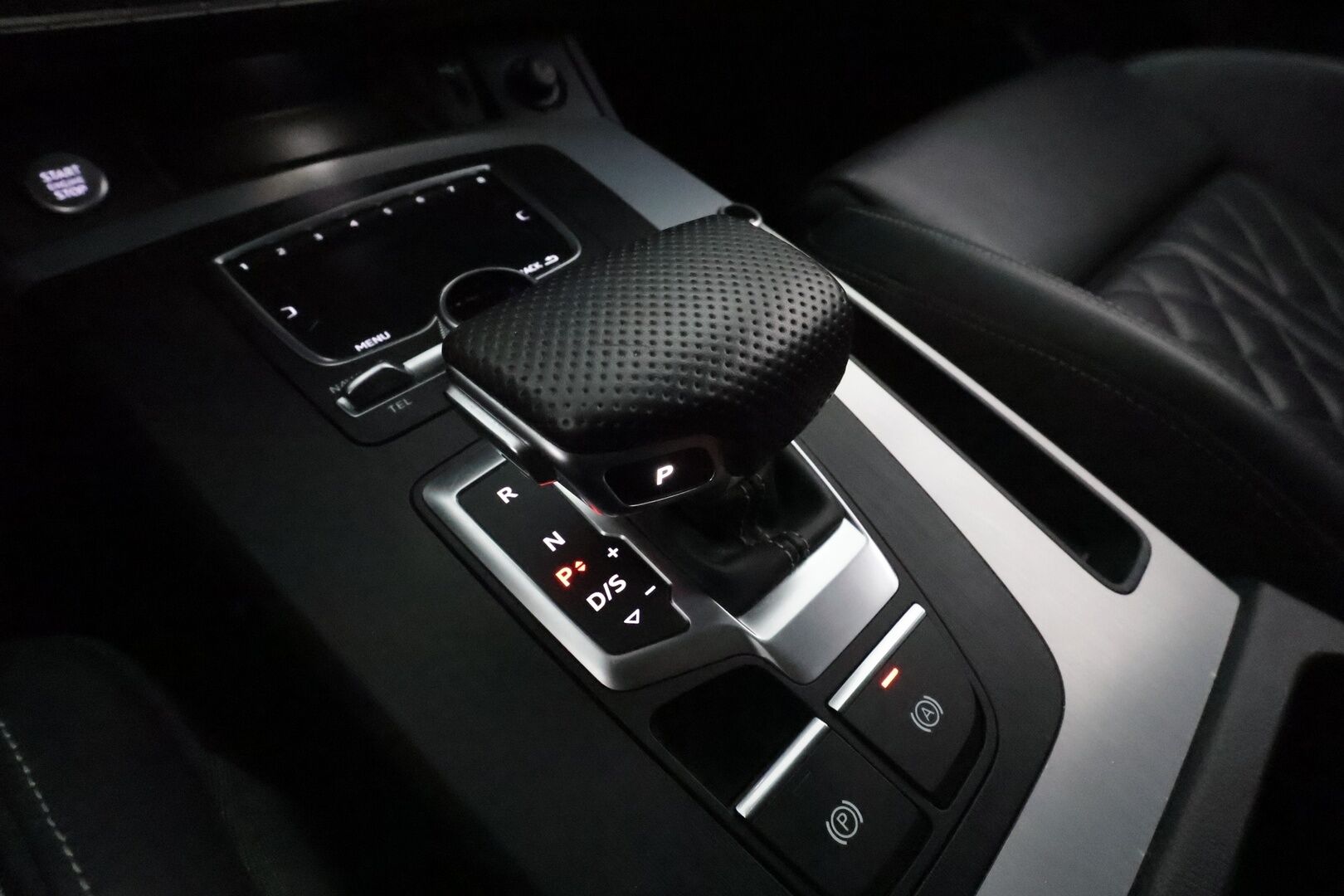 Audi Q5 2019 55 TFSI e quattro S tronic S-LINE **Adapt.vakkari / HUD / Koukku / Timanttinahat / Sähköpenkit / Matrix LED** - Kahdet renkaat aluvanteilla / Digimittaristo / P.kamera / Penkinlämmittimet takana / Ilma-alusta