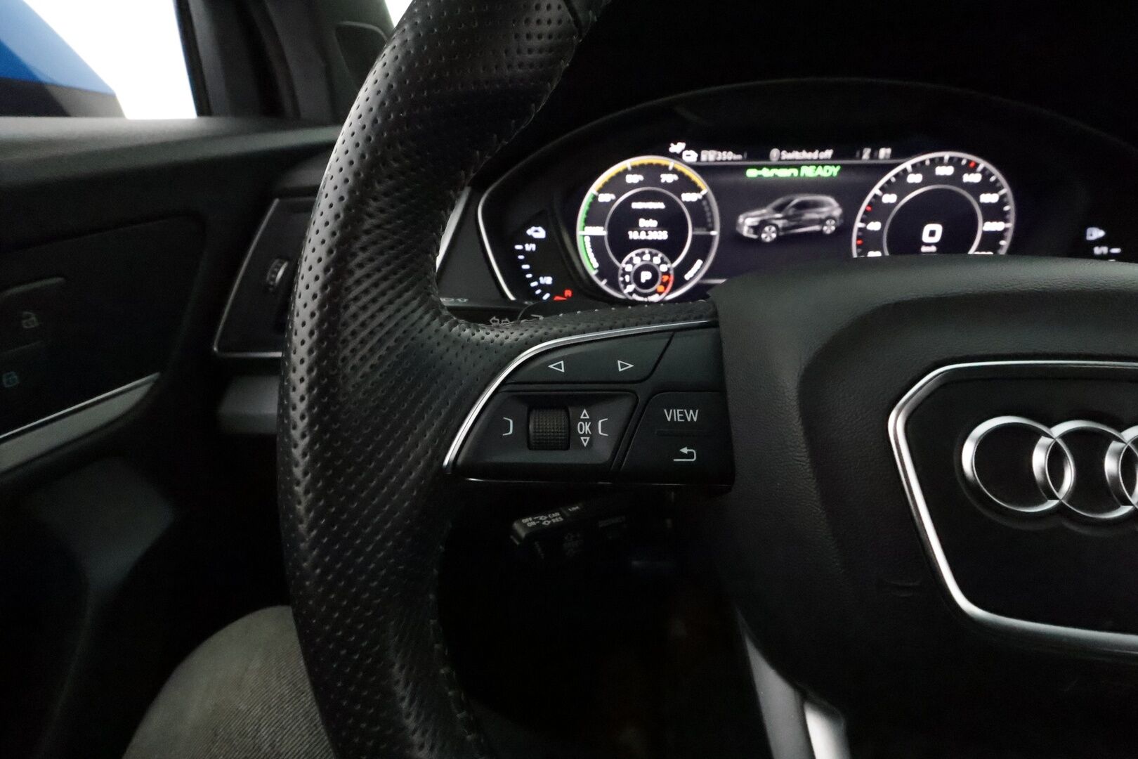 Audi Q5 2019 55 TFSI e quattro S tronic S-LINE **Adapt.vakkari / HUD / Koukku / Timanttinahat / Sähköpenkit / Matrix LED** - Kahdet renkaat aluvanteilla / Digimittaristo / P.kamera / Penkinlämmittimet takana / Ilma-alusta