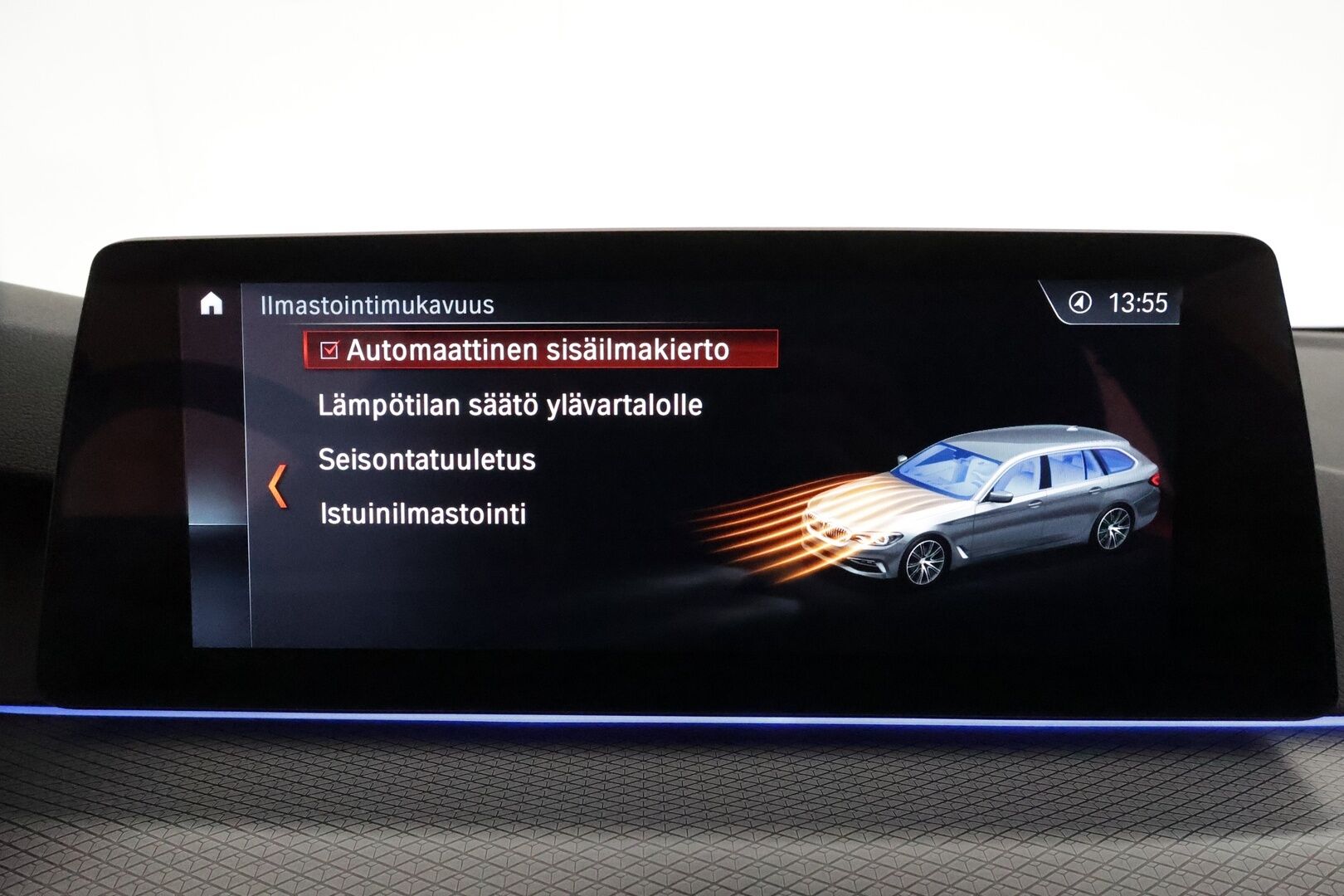 BMW 540 2017 G31 Touring 540d A xDrive Business **Adapt.vakkari / HUD / Hierovat penkit muistilla / Adapt.LED / Koukku / P.kamera / Comfort Access** - 3,99 % KORKOTARJOUS TÄHÄN AUTOON - Kahdet renkaat aluvanteilla / H&K / Sporttipenkit ilmastoinnilla / Digimittaristo 