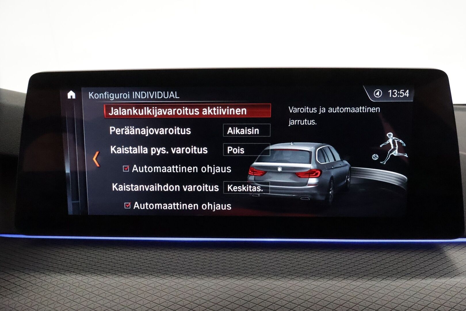 BMW 540 2017 G31 Touring 540d A xDrive Business **Adapt.vakkari / HUD / Hierovat penkit muistilla / Adapt.LED / Koukku / P.kamera / Comfort Access** - 3,99 % KORKOTARJOUS TÄHÄN AUTOON - Kahdet renkaat aluvanteilla / H&K / Sporttipenkit ilmastoinnilla / Digimittaristo 