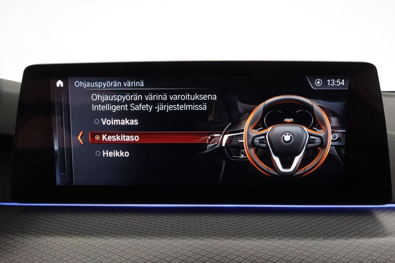 BMW 540 2017 G31 Touring 540d A xDrive Business **Adapt.vakkari / HUD / Hierovat penkit muistilla / Adapt.LED / Koukku / P.kamera / Comfort Access** - 3,99 % KORKOTARJOUS TÄHÄN AUTOON - Kahdet renkaat aluvanteilla / H&K / Sporttipenkit ilmastoinnilla / Digimittaristo 