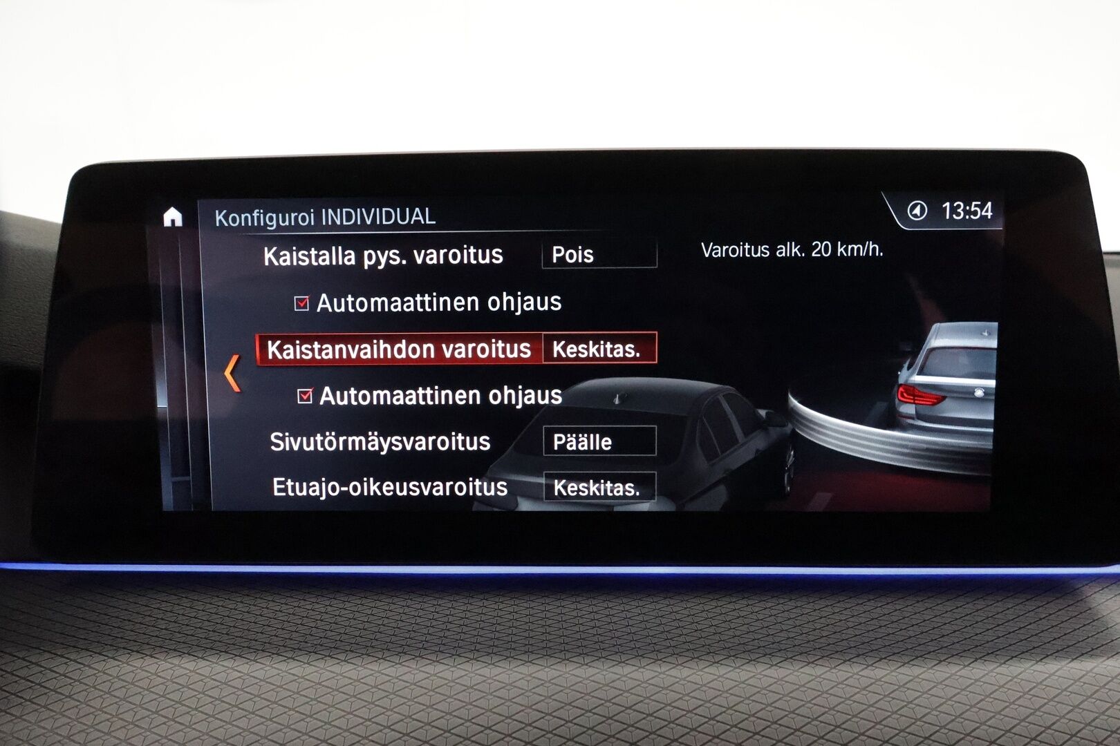BMW 540 2017 G31 Touring 540d A xDrive Business **Adapt.vakkari / HUD / Hierovat penkit muistilla / Adapt.LED / Koukku / P.kamera / Comfort Access** - 3,99 % KORKOTARJOUS TÄHÄN AUTOON - Kahdet renkaat aluvanteilla / H&K / Sporttipenkit ilmastoinnilla / Digimittaristo 