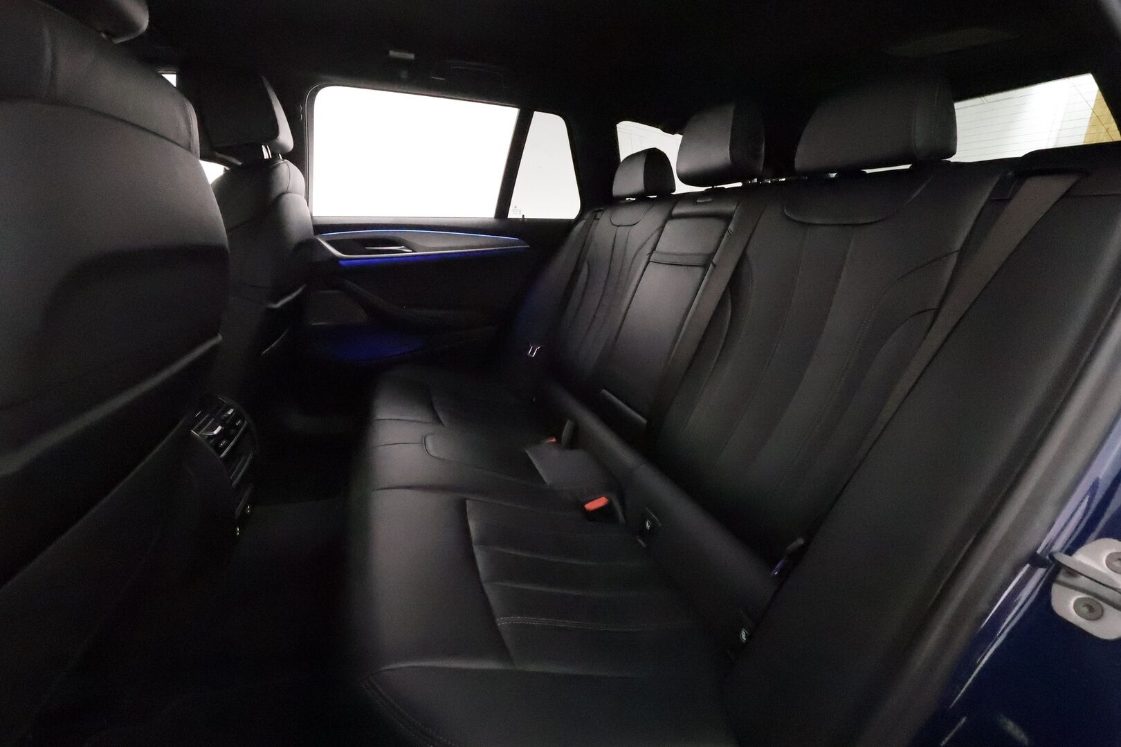 BMW 540 2017 G31 Touring 540d A xDrive Business **Adapt.vakkari / HUD / Hierovat penkit muistilla / Adapt.LED / Koukku / P.kamera / Comfort Access** - 3,99 % KORKOTARJOUS TÄHÄN AUTOON - Kahdet renkaat aluvanteilla / H&K / Sporttipenkit ilmastoinnilla / Digimittaristo 