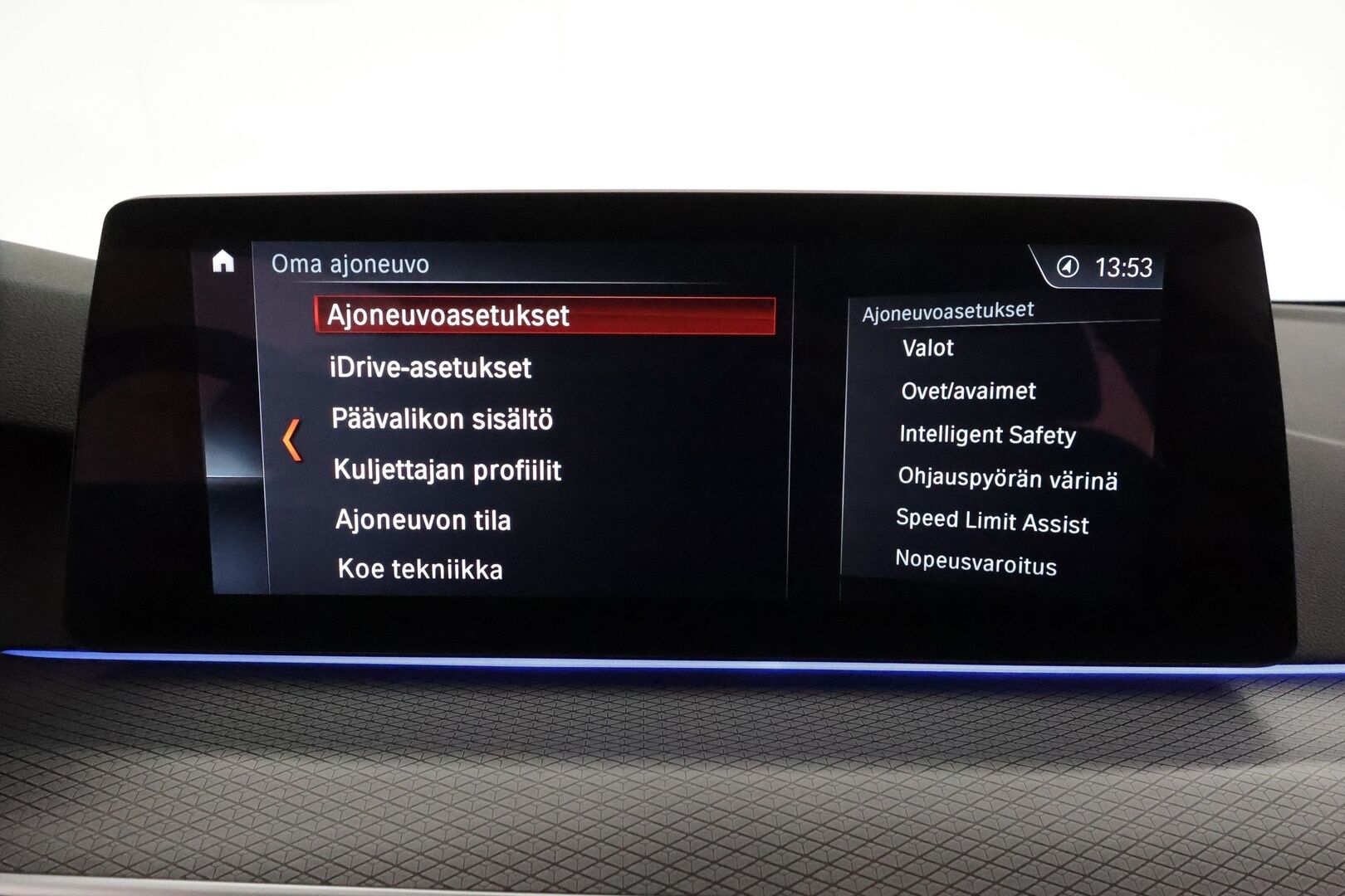 BMW 540 2017 G31 Touring 540d A xDrive Business **Adapt.vakkari / HUD / Hierovat penkit muistilla / Adapt.LED / Koukku / P.kamera / Comfort Access** - 3,99 % KORKOTARJOUS TÄHÄN AUTOON - Kahdet renkaat aluvanteilla / H&K / Sporttipenkit ilmastoinnilla / Digimittaristo 