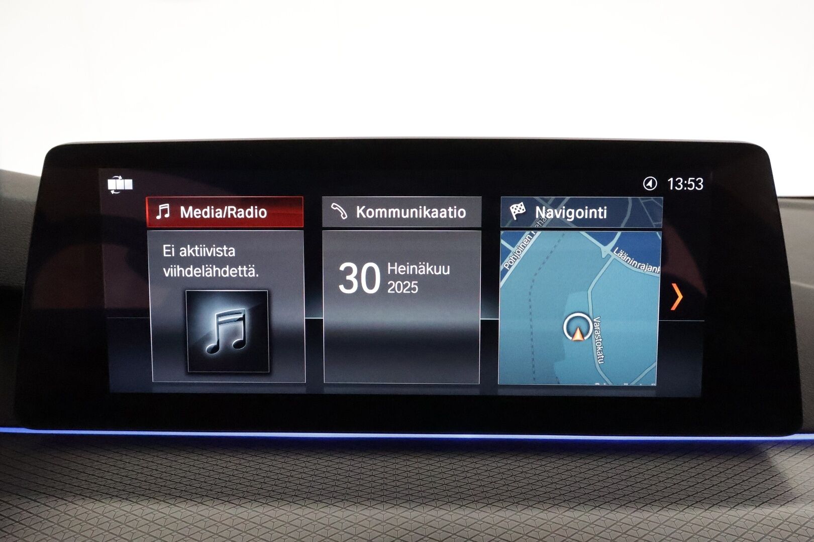 BMW 540 2017 G31 Touring 540d A xDrive Business **Adapt.vakkari / HUD / Hierovat penkit muistilla / Adapt.LED / Koukku / P.kamera / Comfort Access** - 3,99 % KORKOTARJOUS TÄHÄN AUTOON - Kahdet renkaat aluvanteilla / H&K / Sporttipenkit ilmastoinnilla / Digimittaristo 