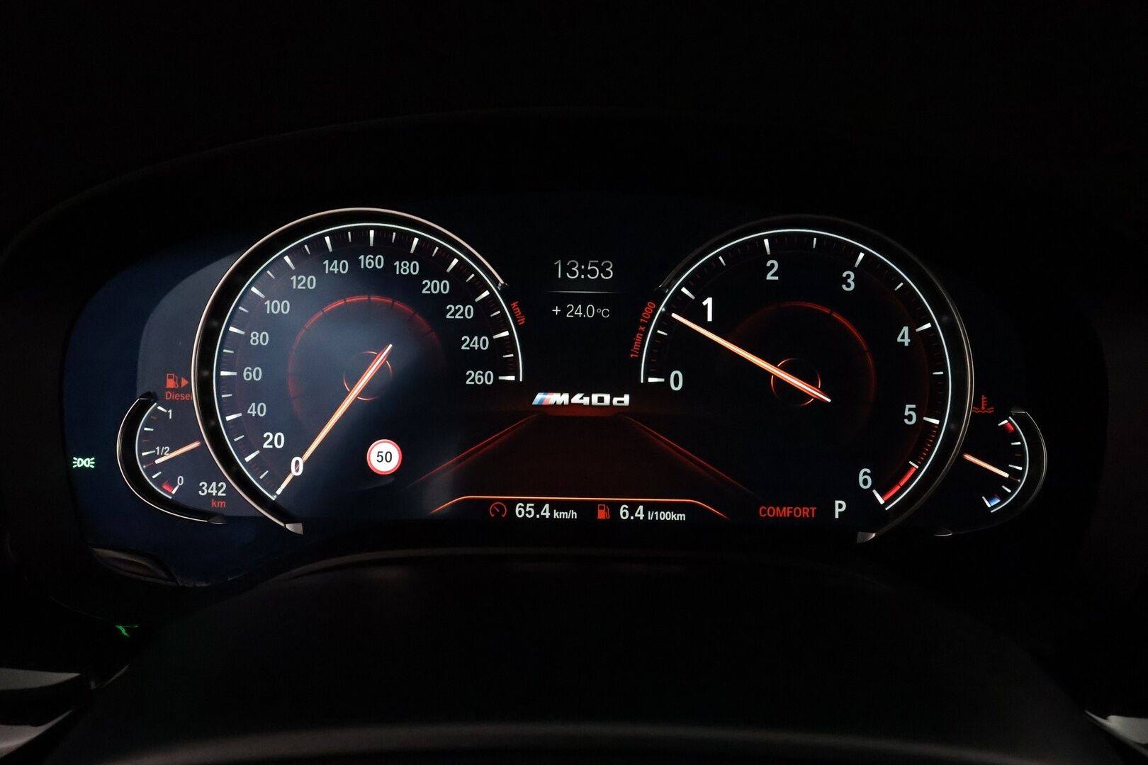 BMW 540 2017 G31 Touring 540d A xDrive Business **Adapt.vakkari / HUD / Hierovat penkit muistilla / Adapt.LED / Koukku / P.kamera / Comfort Access** - 3,99 % KORKOTARJOUS TÄHÄN AUTOON - Kahdet renkaat aluvanteilla / H&K / Sporttipenkit ilmastoinnilla / Digimittaristo 