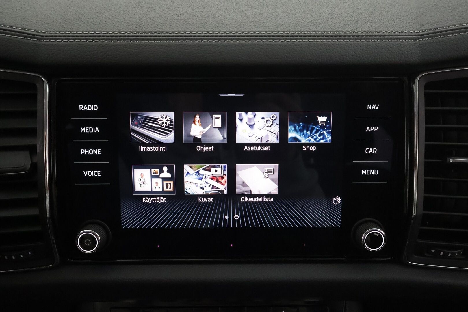 Skoda Kodiaq 2022 1.5 TSI ACT Ambition DSG * ACC / Webasto / Scoda crystal light / P.Kamera / Keyless / Apple & Android * - 1.om Suomi-auto / Kahdet renkaat