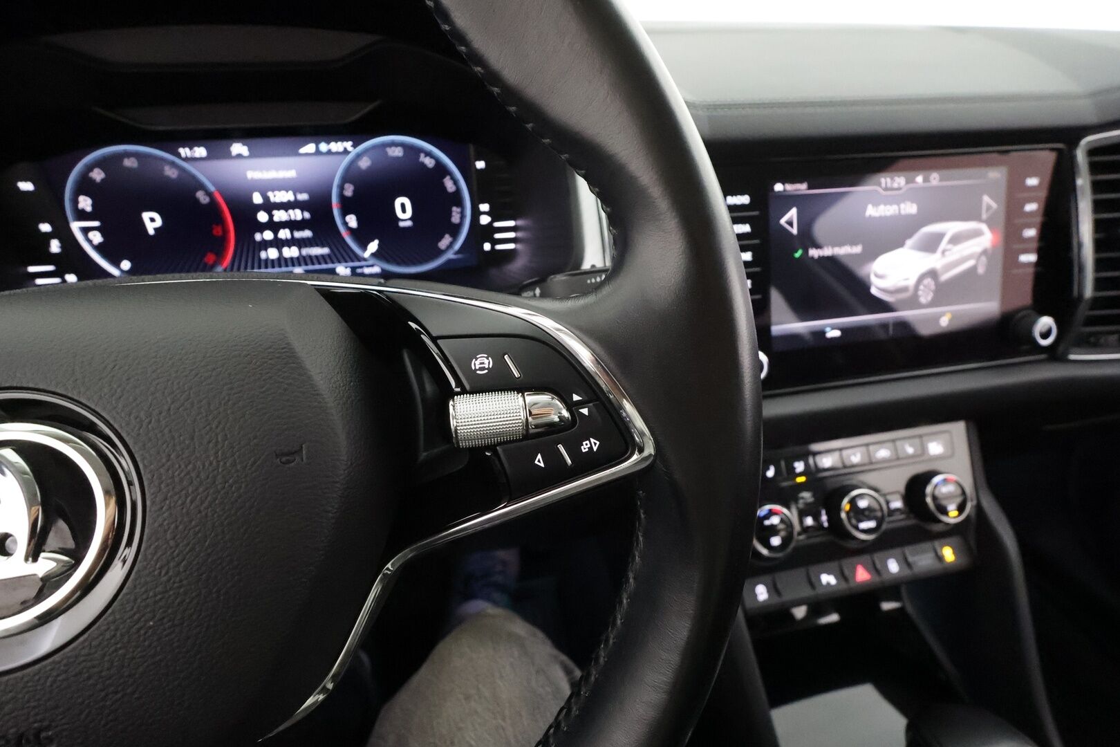 Skoda Kodiaq 2022 1.5 TSI ACT Ambition DSG * ACC / Webasto / Scoda crystal light / P.Kamera / Keyless / Apple & Android * - 1.om Suomi-auto / Kahdet renkaat