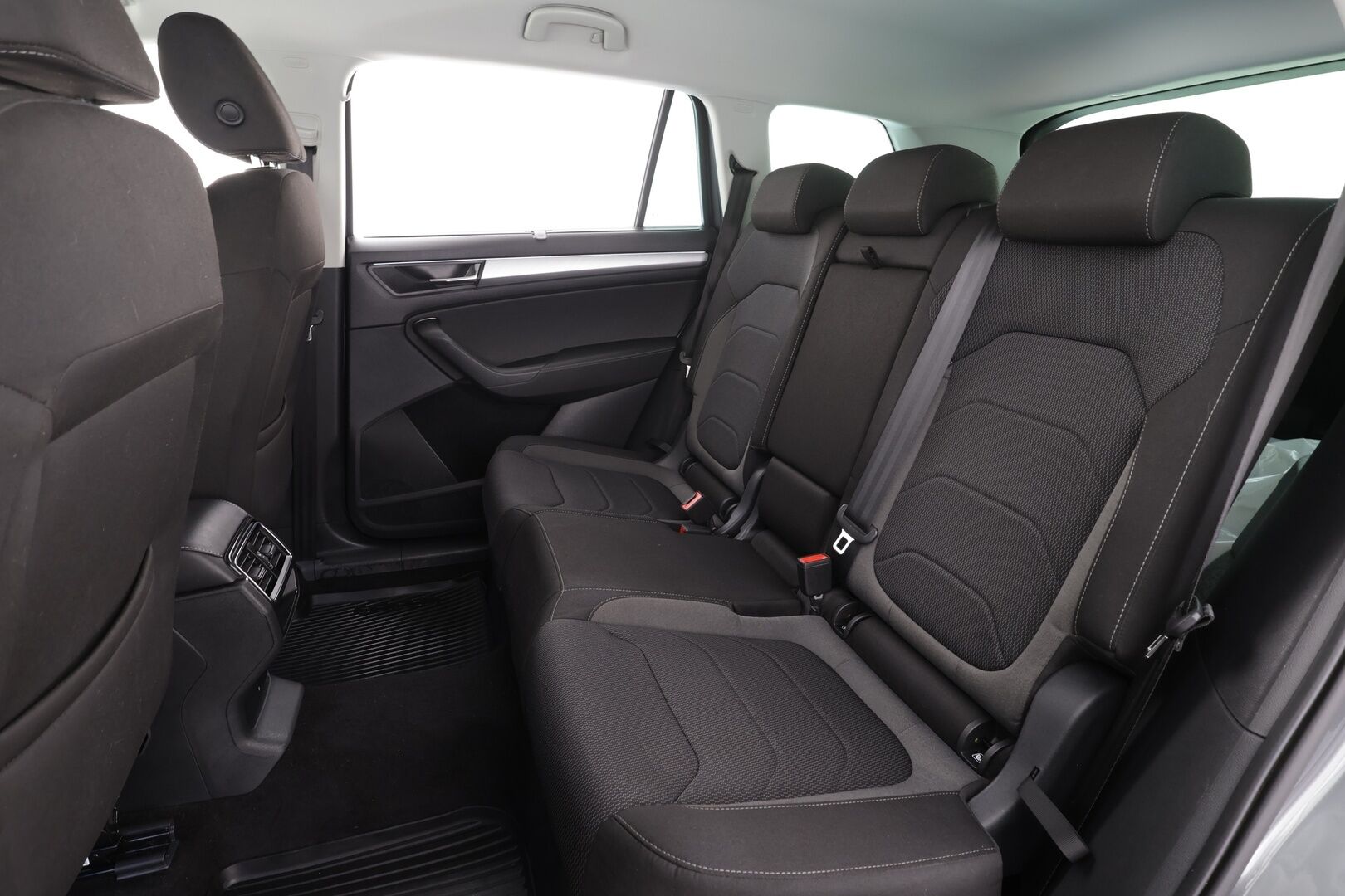 Skoda Kodiaq 2022 1.5 TSI ACT Ambition DSG * ACC / Webasto / Scoda crystal light / P.Kamera / Keyless / Apple & Android * - 1.om Suomi-auto / Kahdet renkaat