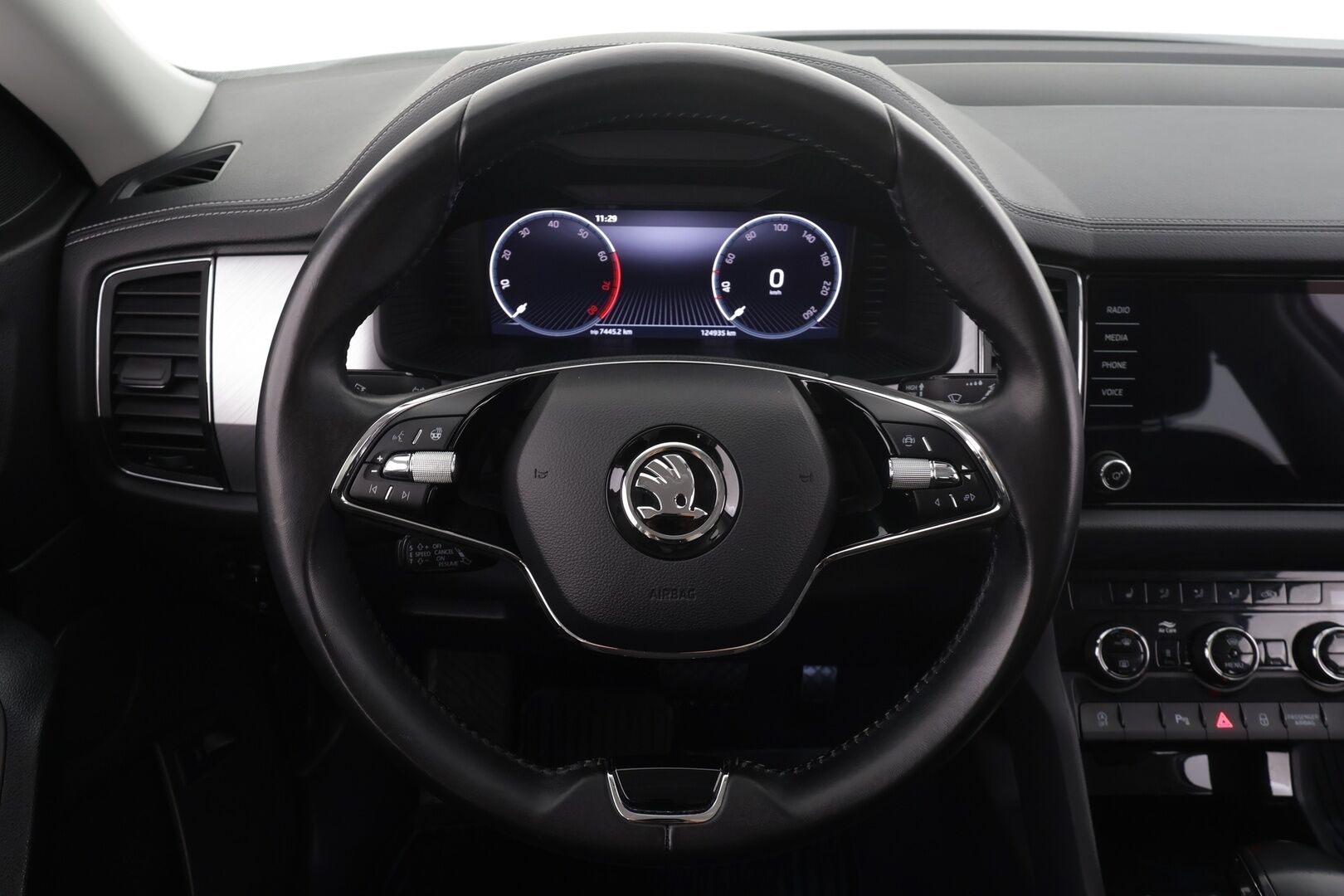 Skoda Kodiaq 2022 1.5 TSI ACT Ambition DSG * ACC / Webasto / Scoda crystal light / P.Kamera / Keyless / Apple & Android * - 1.om Suomi-auto / Kahdet renkaat