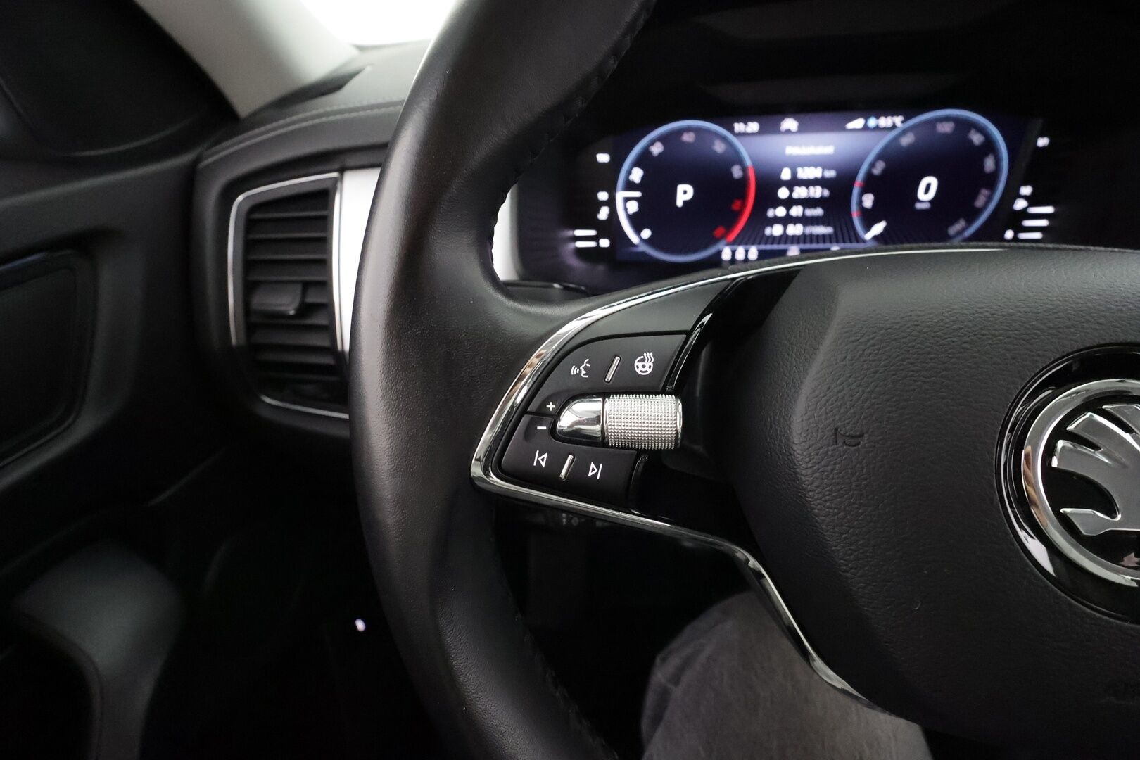 Skoda Kodiaq 2022 1.5 TSI ACT Ambition DSG * ACC / Webasto / Scoda crystal light / P.Kamera / Keyless / Apple & Android * - 1.om Suomi-auto / Kahdet renkaat