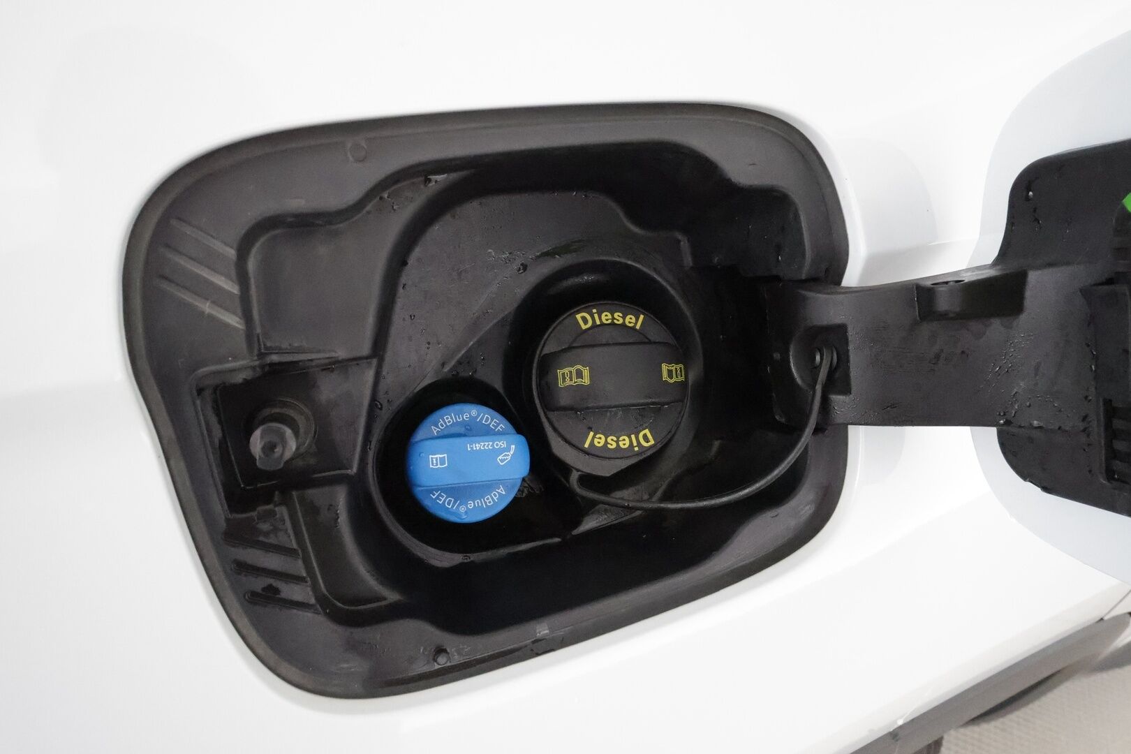 Skoda Kodiaq 2022 2.0 TDI 150 Ambition DSG Autom. **Adapt.vakkari / Webasto / P.kamera / Matrix LED / Digimittaristo / Koukku** - 1.Om Suomi-auto / Kahdet renkaat aluvanteilla / Talveksi Nokian nastat /  Ratinlämmitin / Juuri katsastettu - HULLU BLACKWEEK KORKOTARJOUS 2,49%