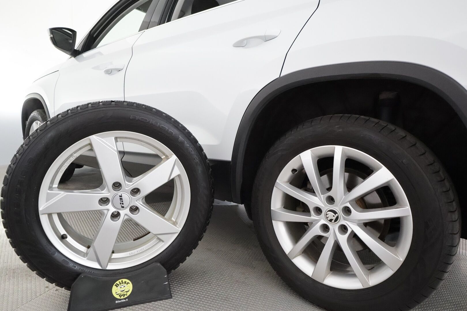 Skoda Kodiaq 2022 2.0 TDI 150 Ambition DSG Autom. **Adapt.vakkari / Webasto / P.kamera / Matrix LED / Digimittaristo / Koukku** - 1.Om Suomi-auto / Kahdet renkaat aluvanteilla / Talveksi Nokian nastat /  Ratinlämmitin / Juuri katsastettu - HULLU BLACKWEEK KORKOTARJOUS 2,49%