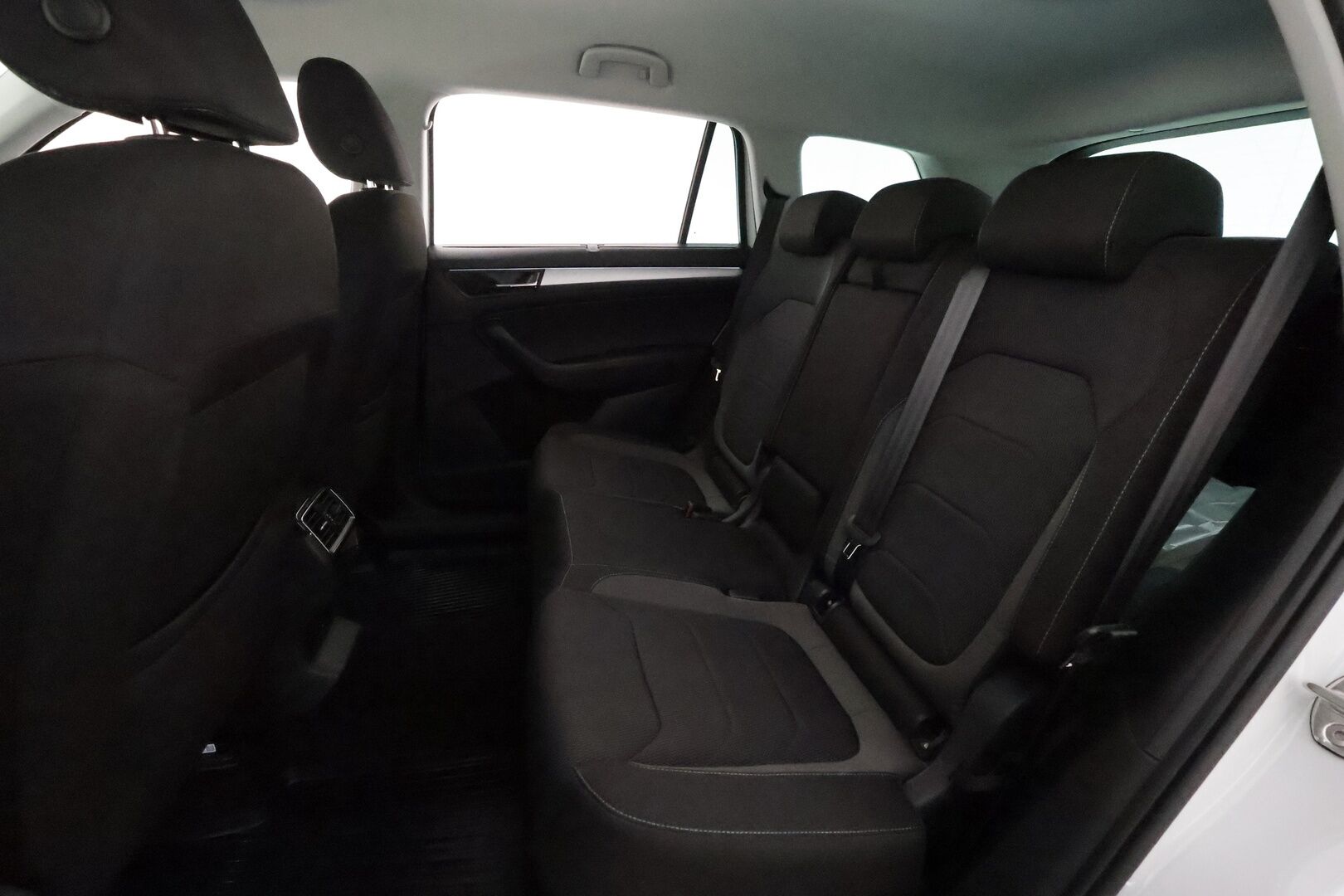 Skoda Kodiaq 2022 2.0 TDI 150 Ambition DSG Autom. **Adapt.vakkari / Webasto / P.kamera / Matrix LED / Digimittaristo / Koukku** - 1.Om Suomi-auto / Kahdet renkaat aluvanteilla / Ratin lämmitin