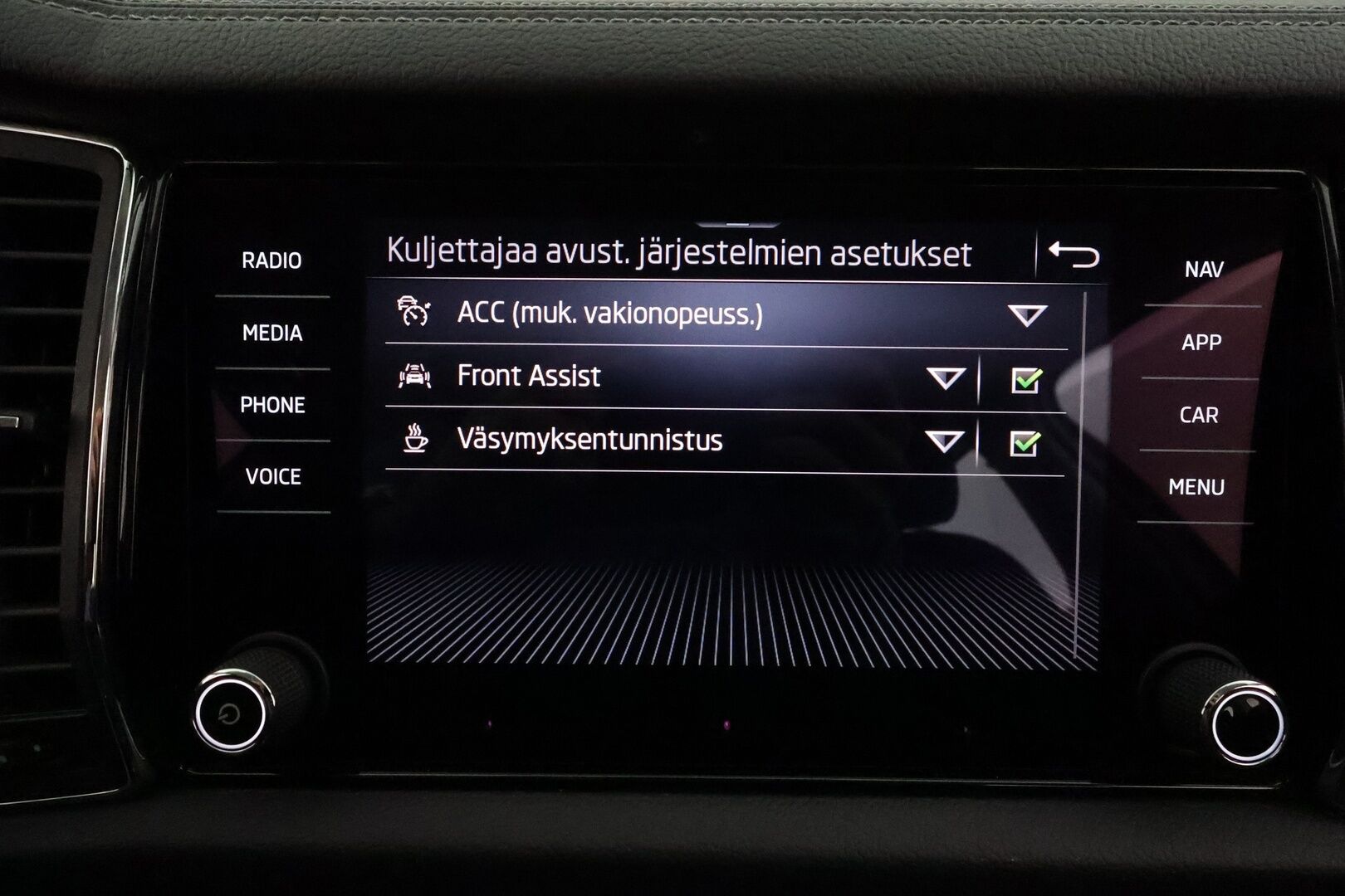 Skoda Kodiaq 2022 2.0 TDI 150 Ambition DSG Autom. **Adapt.vakkari / Webasto / P.kamera / Matrix LED / Digimittaristo / Koukku** - 1.Om Suomi-auto / Kahdet renkaat aluvanteilla / Ratin lämmitin