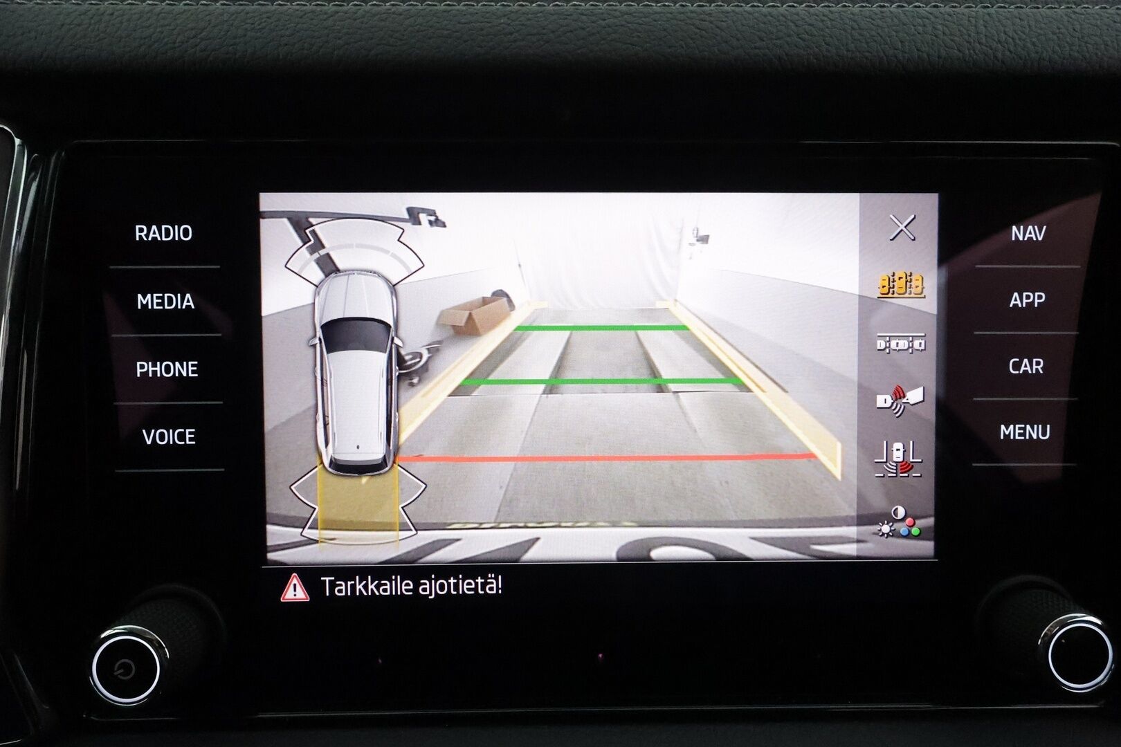 Skoda Kodiaq 2022 2.0 TDI 150 Ambition DSG Autom. **Adapt.vakkari / Webasto / P.kamera / Matrix LED / Digimittaristo / Koukku** - 1.Om Suomi-auto / Kahdet renkaat aluvanteilla / Talveksi Nokian nastat /  Ratinlämmitin / Juuri katsastettu - HULLU BLACKWEEK KORKOTARJOUS 2,49%