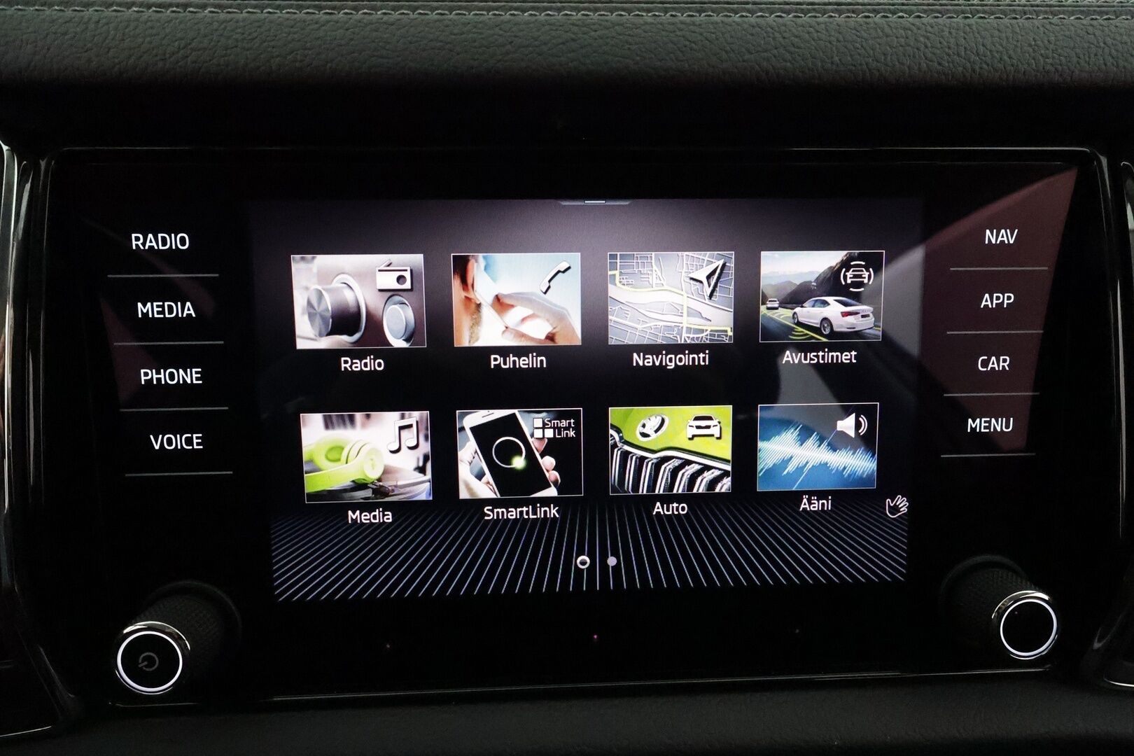 Skoda Kodiaq 2022 2.0 TDI 150 Ambition DSG Autom. **Adapt.vakkari / Webasto / P.kamera / Matrix LED / Digimittaristo / Koukku** - 1.Om Suomi-auto / Kahdet renkaat aluvanteilla / Talveksi Nokian nastat /  Ratinlämmitin / Juuri katsastettu - HULLU BLACKWEEK KORKOTARJOUS 2,49%