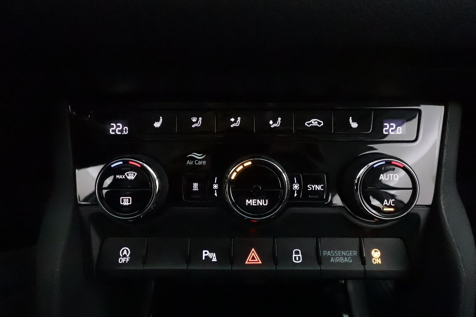 Skoda Kodiaq 2022 2.0 TDI 150 Ambition DSG Autom. **Adapt.vakkari / Webasto / P.kamera / Matrix LED / Digimittaristo / Koukku** - 1.Om Suomi-auto / Kahdet renkaat aluvanteilla / Ratin lämmitin