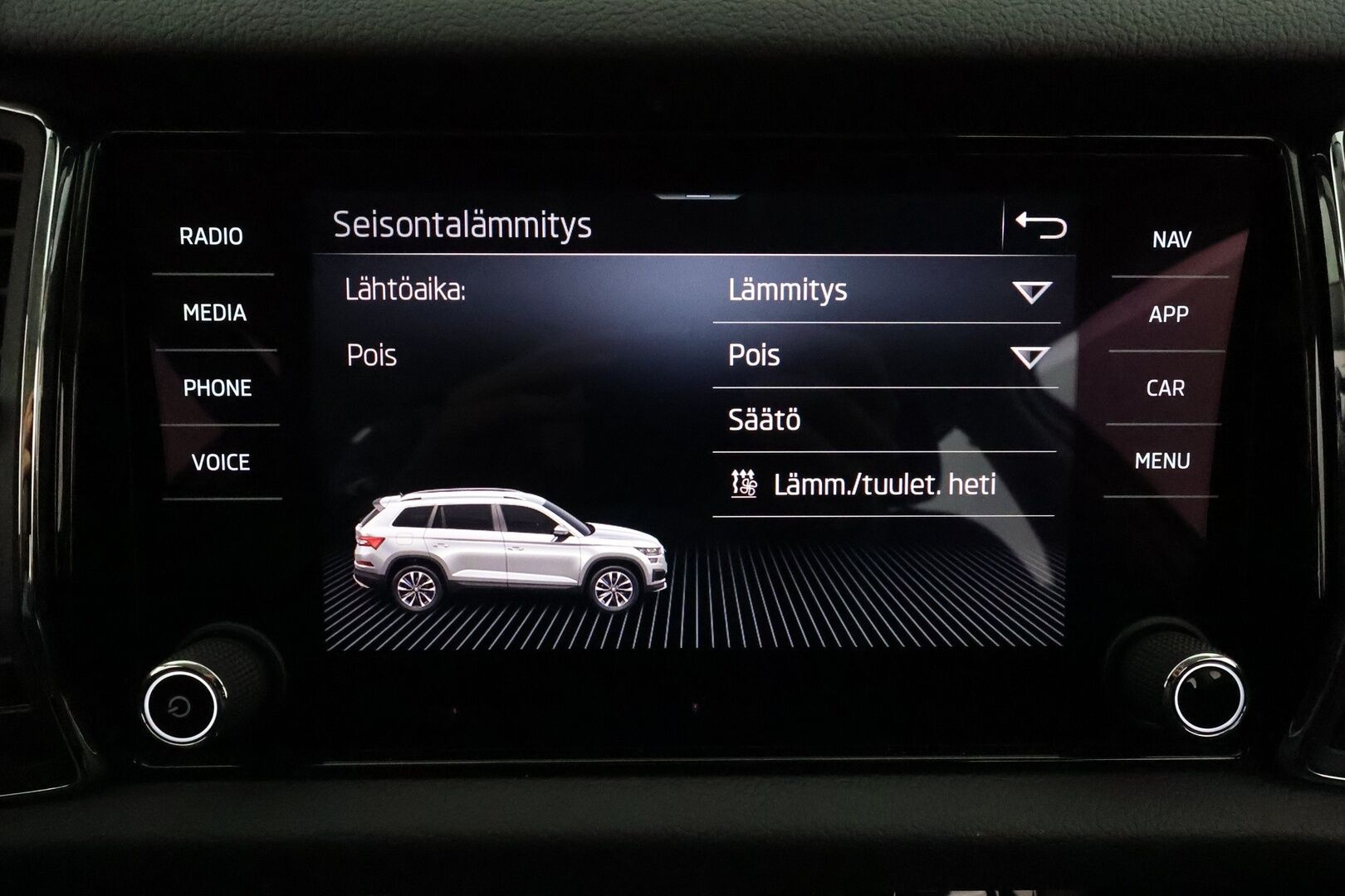 Skoda Kodiaq 2022 2.0 TDI 150 Ambition DSG Autom. **Adapt.vakkari / Webasto / P.kamera / Matrix LED / Digimittaristo / Koukku** - 1.Om Suomi-auto / Kahdet renkaat aluvanteilla / Talveksi Nokian nastat /  Ratinlämmitin / Juuri katsastettu - HULLU BLACKWEEK KORKOTARJOUS 2,49%