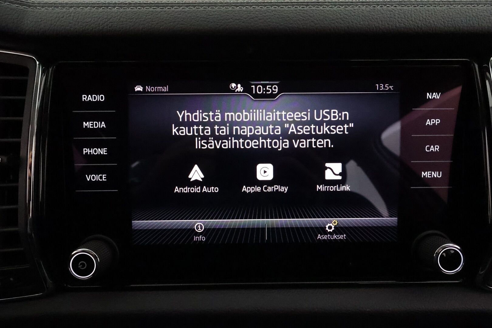 Skoda Kodiaq 2022 2.0 TDI 150 Ambition DSG Autom. **Adapt.vakkari / Webasto / P.kamera / Matrix LED / Digimittaristo / Koukku** - 1.Om Suomi-auto / Kahdet renkaat aluvanteilla / Talveksi Nokian nastat /  Ratinlämmitin / Juuri katsastettu - HULLU BLACKWEEK KORKOTARJOUS 2,49%