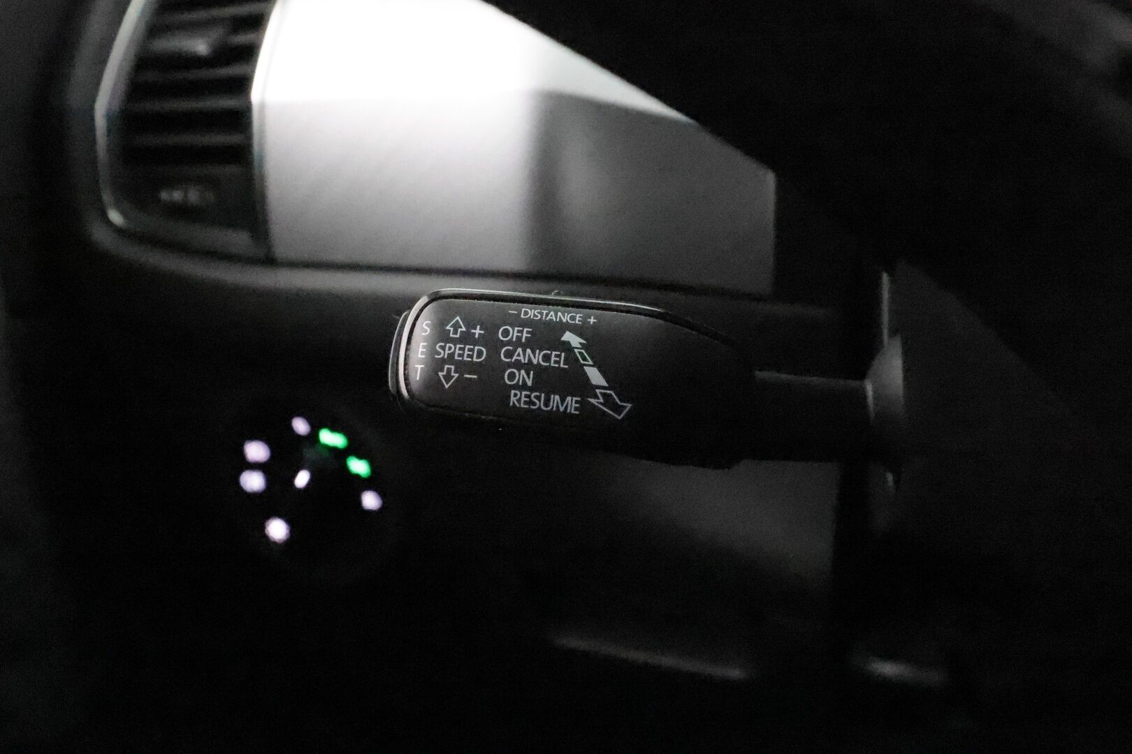 Skoda Kodiaq 2022 2.0 TDI 150 Ambition DSG Autom. **Adapt.vakkari / Webasto / P.kamera / Matrix LED / Digimittaristo / Koukku** - 1.Om Suomi-auto / Kahdet renkaat aluvanteilla / Talveksi Nokian nastat /  Ratinlämmitin / Juuri katsastettu - HULLU BLACKWEEK KORKOTARJOUS 2,49%