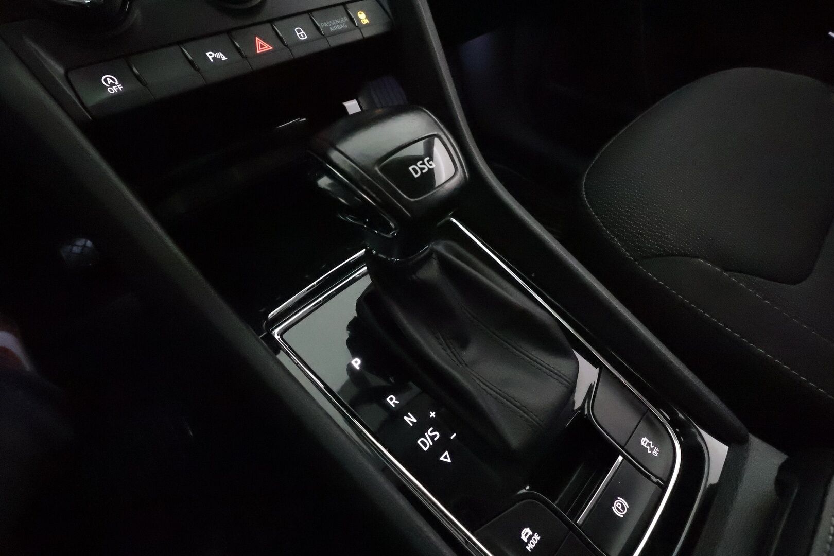 Skoda Kodiaq 2022 2.0 TDI 150 Ambition DSG Autom. **Adapt.vakkari / Webasto / P.kamera / Matrix LED / Digimittaristo / Koukku** - 1.Om Suomi-auto / Kahdet renkaat aluvanteilla / Ratin lämmitin