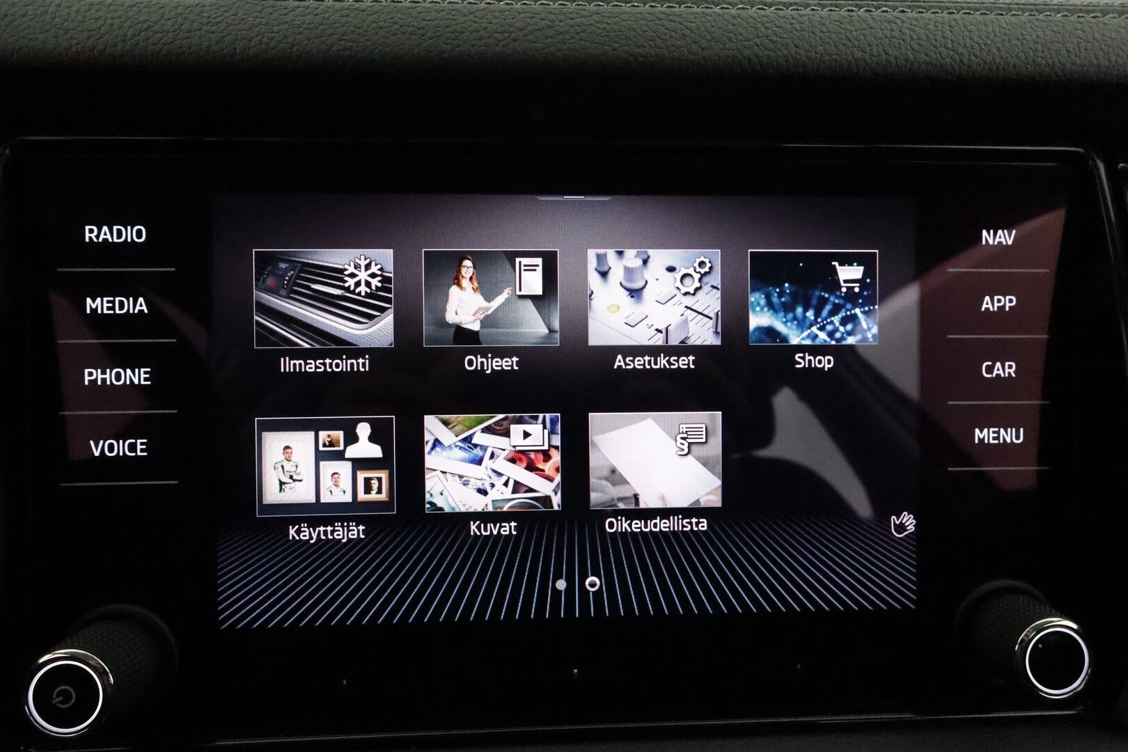 Skoda Kodiaq 2022 2.0 TDI 150 Ambition DSG Autom. **Adapt.vakkari / Webasto / P.kamera / Matrix LED / Digimittaristo / Koukku** - 1.Om Suomi-auto / Kahdet renkaat aluvanteilla / Ratin lämmitin
