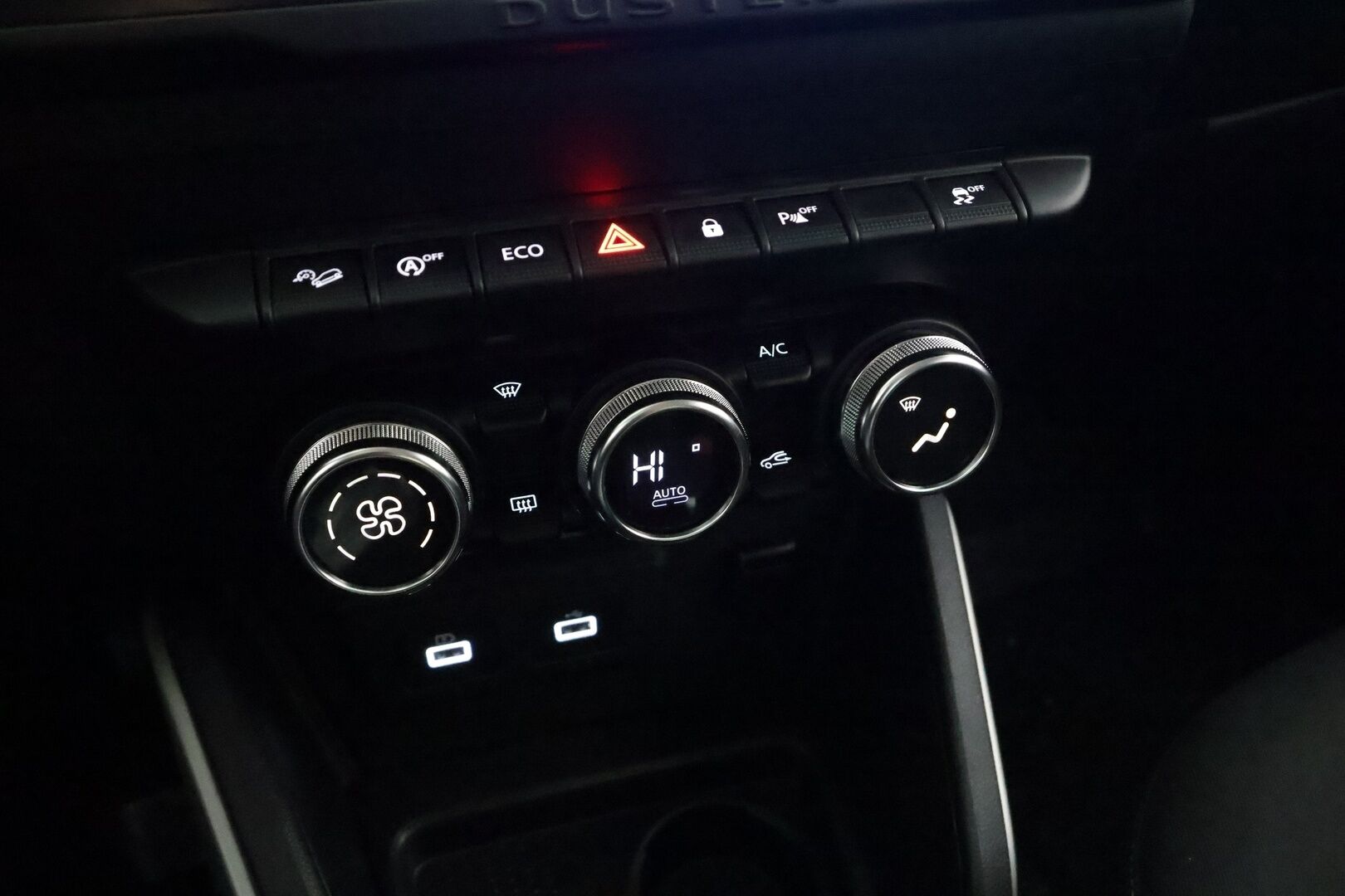 Dacia Duster 2022 Blue dCi 115 4x4 Prestige * Vakkari / P.kamera / LED-lisä / Koukku / Navi / Apple&Android * - Suomi-auto / Kahdet renkaat aluvanteilla / Merkkihuollettu