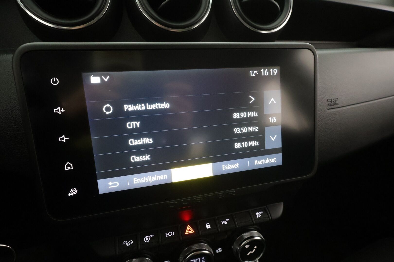 Dacia Duster 2022 Blue dCi 115 4x4 Prestige * Vakkari / P.kamera / LED-lisä / Koukku / Navi / Apple&Android * - Suomi-auto / Kahdet renkaat aluvanteilla / Merkkihuollettu