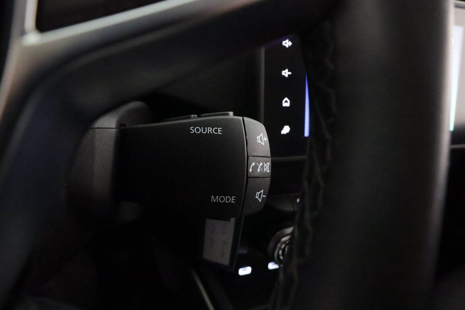 Dacia Duster 2022 Blue dCi 115 4x4 Prestige * Vakkari / P.kamera / LED-lisä / Koukku / Navi / Apple&Android * - Suomi-auto / Kahdet renkaat aluvanteilla / Merkkihuollettu