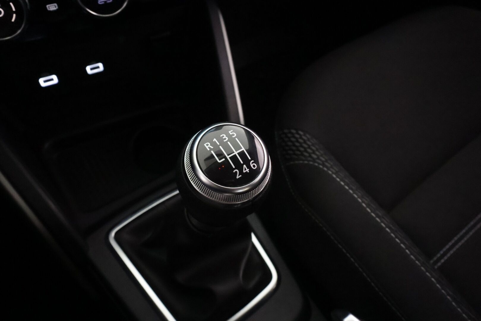 Dacia Duster 2022 Blue dCi 115 4x4 Prestige * Vakkari / P.kamera / LED-lisä / Koukku / Navi / Apple&Android * - Suomi-auto / Kahdet renkaat aluvanteilla / Merkkihuollettu