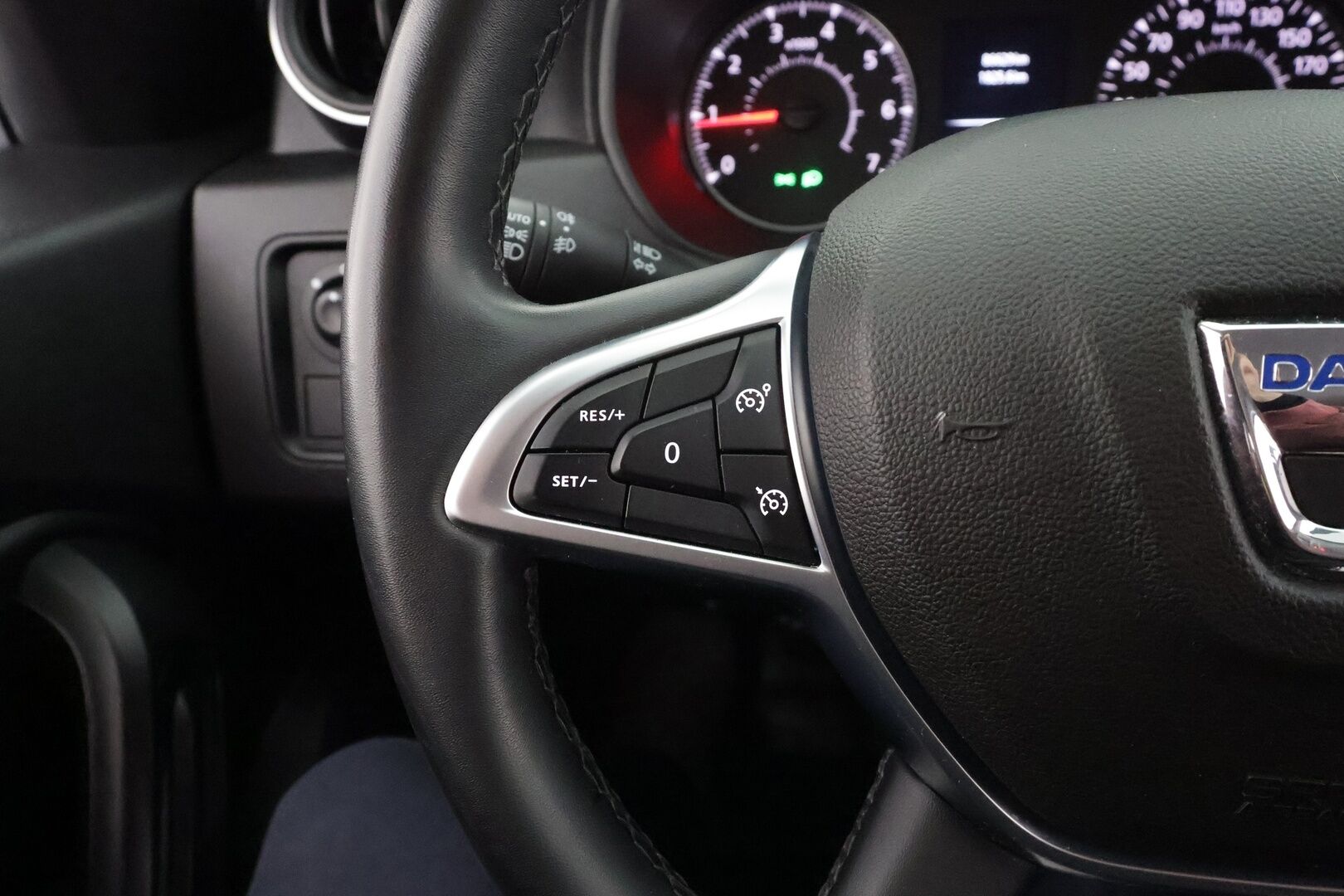 Dacia Duster 2022 Blue dCi 115 4x4 Prestige * Vakkari / P.kamera / LED-lisä / Koukku / Navi / Apple&Android * - Suomi-auto / Kahdet renkaat aluvanteilla / Merkkihuollettu