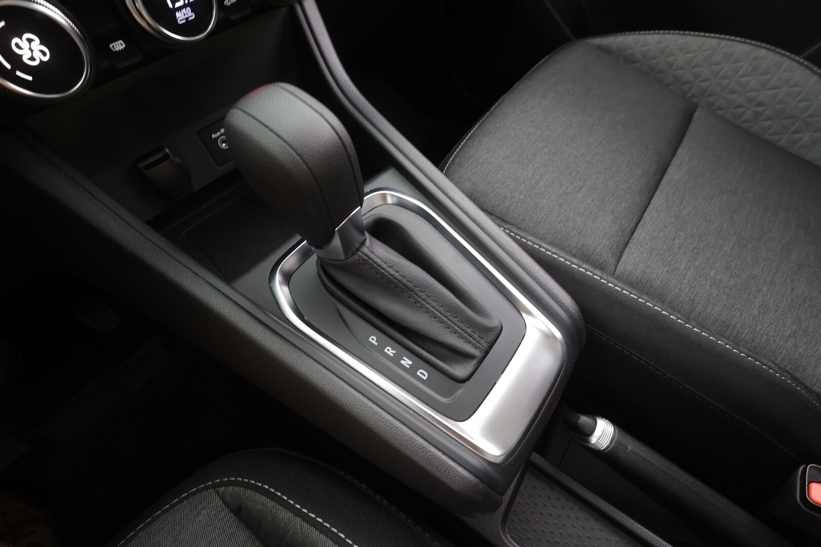 Renault Captur 2022 TCe 140 EDC7-aut Zen - | 1-om suomiauto | LED | Vakkari | Kaistavahti | P.tutka | Apple & Android | Bluetooth | Aut. ilmastointi | Nopeusrajoitustunnistin | Penkinlämmittimet | 