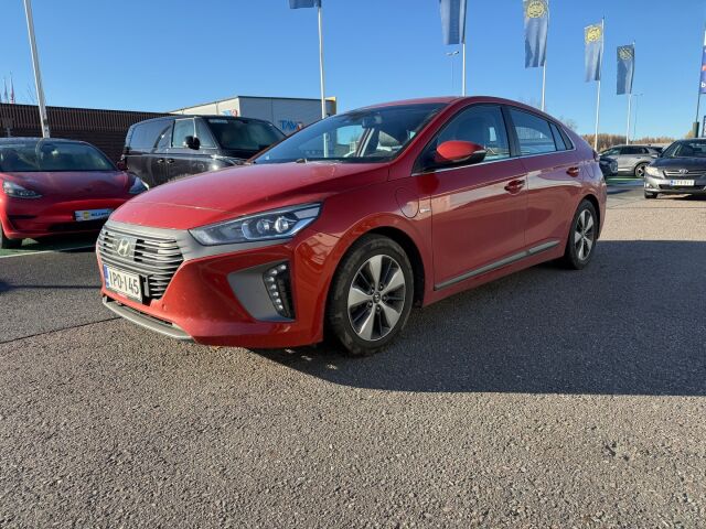 Hyundai IONIQ PLUG-IN -kuva