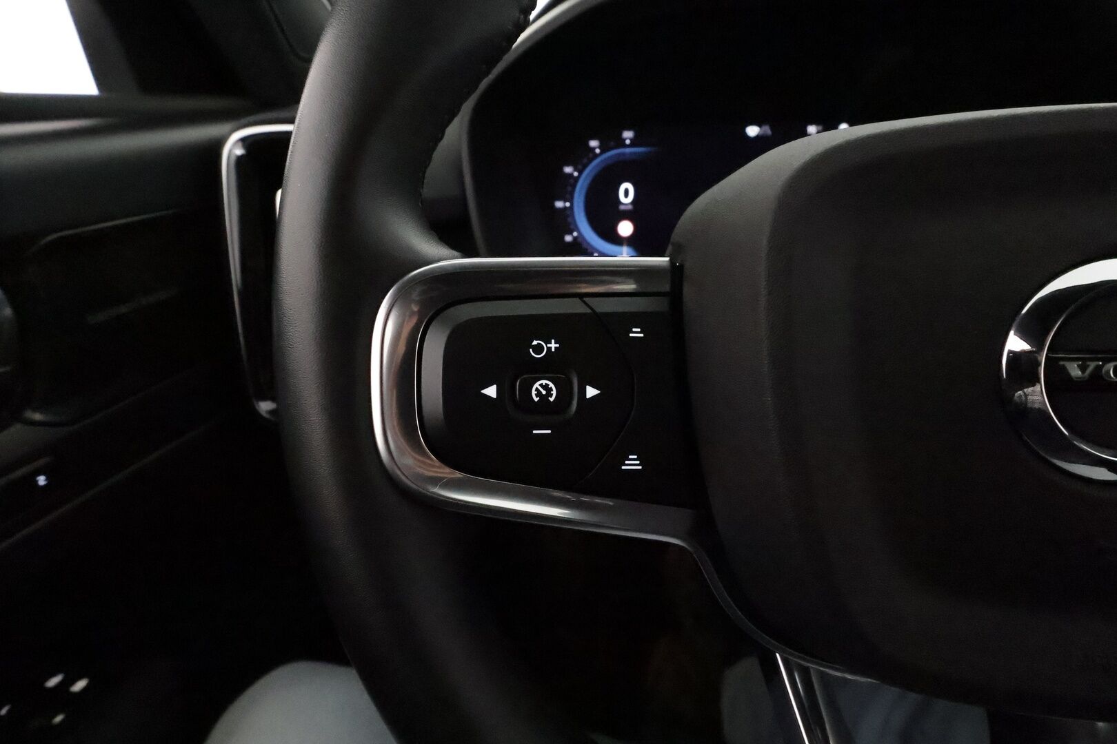 Volvo C40 2023 Recharge Twin Ultimate aut **ACC / ILP / H&K / 360° / Muistipenkki / Navi / LED / Lasikatto / BLIS** - 1.Om Suomi-auto / Akku kuntotarkastettu / Kahdet renkaat aluvanteilla / Merkkihuollettu