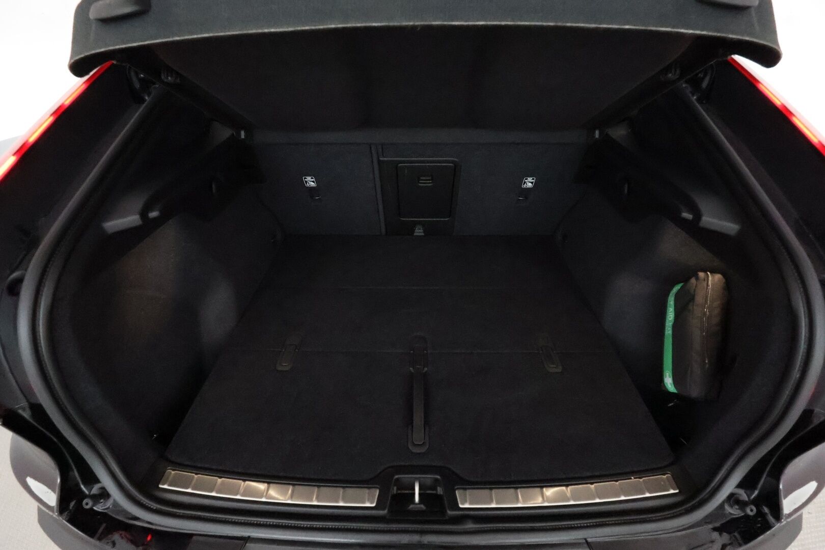 Volvo C40 2023 Recharge Twin Ultimate aut **ACC / ILP / H&K / 360° / Muistipenkki / Navi / LED / Lasikatto / BLIS** - 1.Om Suomi-auto / Akku kuntotarkastettu / Kahdet renkaat aluvanteilla / Merkkihuollettu