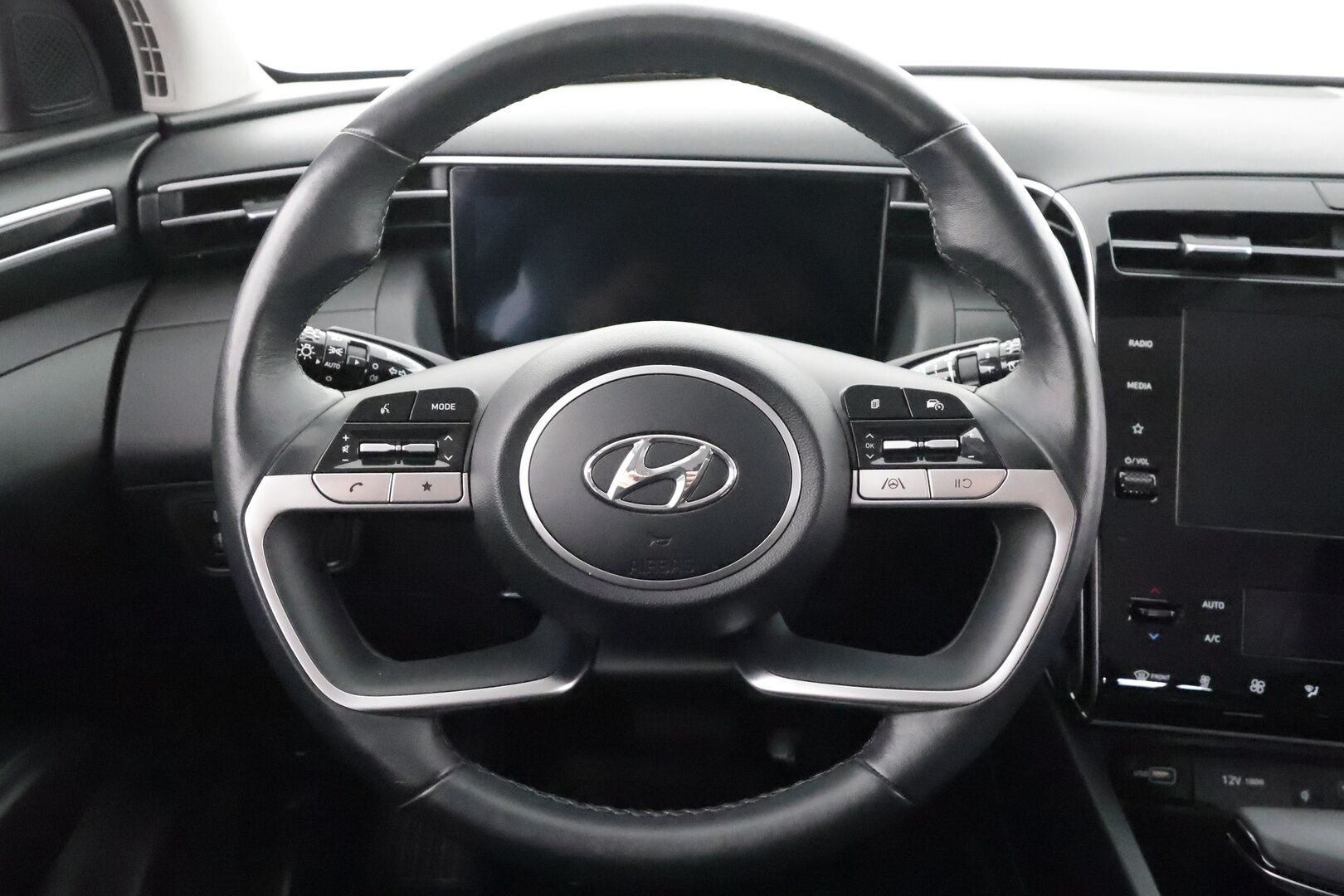 Hyundai Tucson 2022 1.6 CRDi 136 hv 48V Hybrid 7DCT-aut. Style * Vakkari / P.kamera / LED / Lohko+SIsä / Keyless / Koukku * - 1.Om Suomi-auto / Kahdet renkaat aluvanteilla / Merkkihuollettu