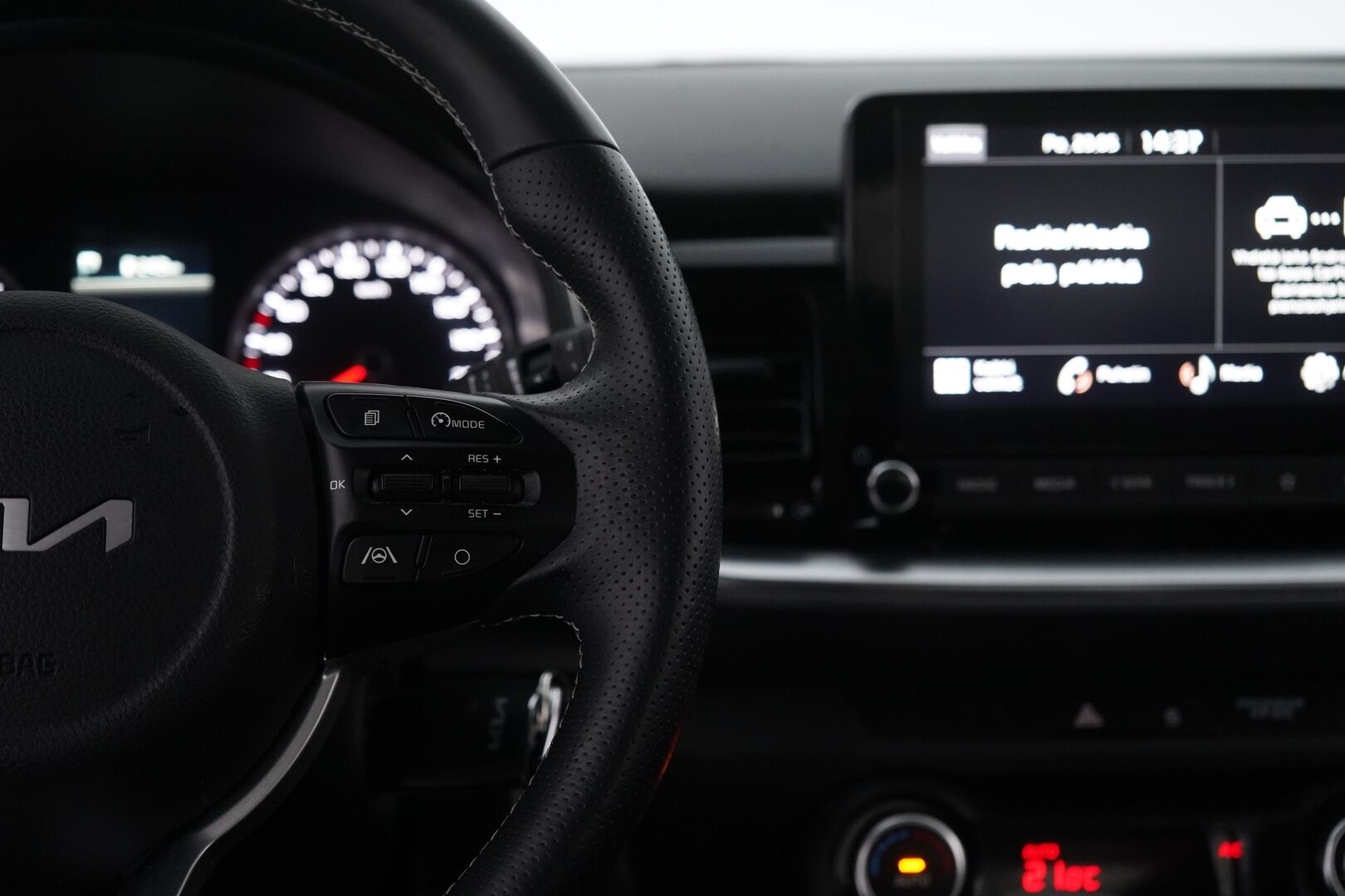 Kia Stonic 2023 1,0 T-GDI Mild-Hybrid 120hv EX DCT *Lohko / Puolinahat / Kamera / Ratinlämmitin* - Juuri huollettu / Kahdet Kian omat alumiinivanteet / 1-Omisteinen / Suomi-auto / Seuraava katsastus 2027