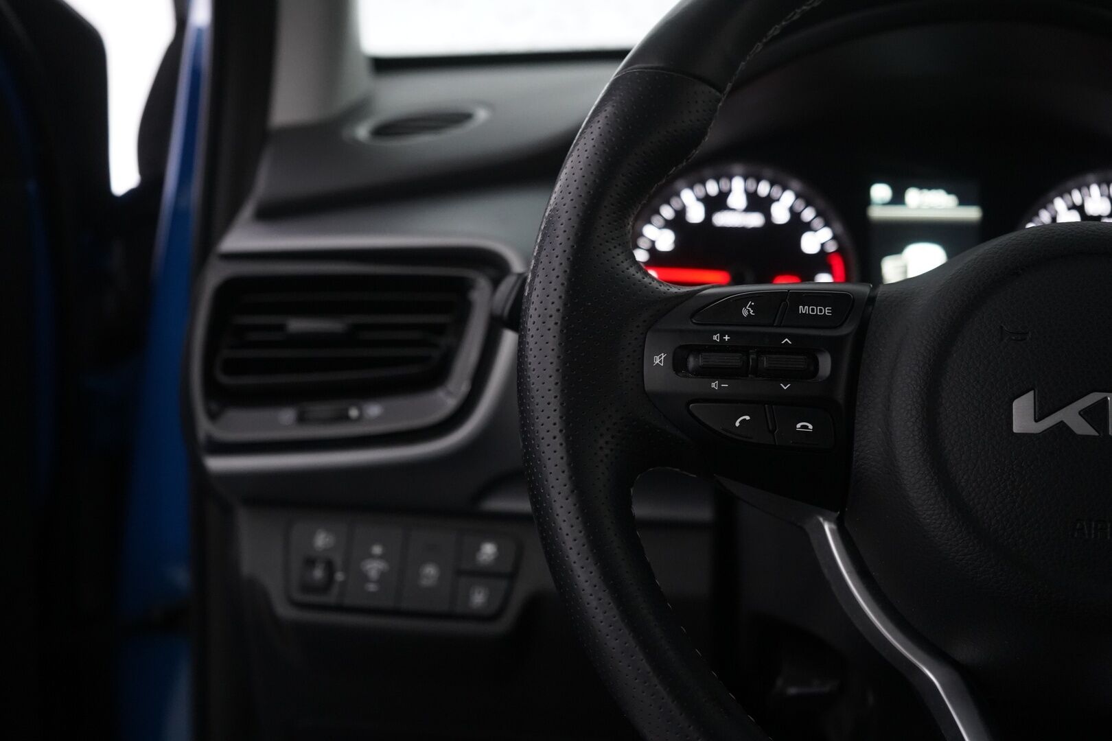 Kia Stonic 2023 1,0 T-GDI Mild-Hybrid 120hv EX DCT *Lohko / Puolinahat / Kamera / Ratinlämmitin* - Juuri huollettu / Kahdet Kian omat alumiinivanteet / 1-Omisteinen / Suomi-auto / Seuraava katsastus 2027