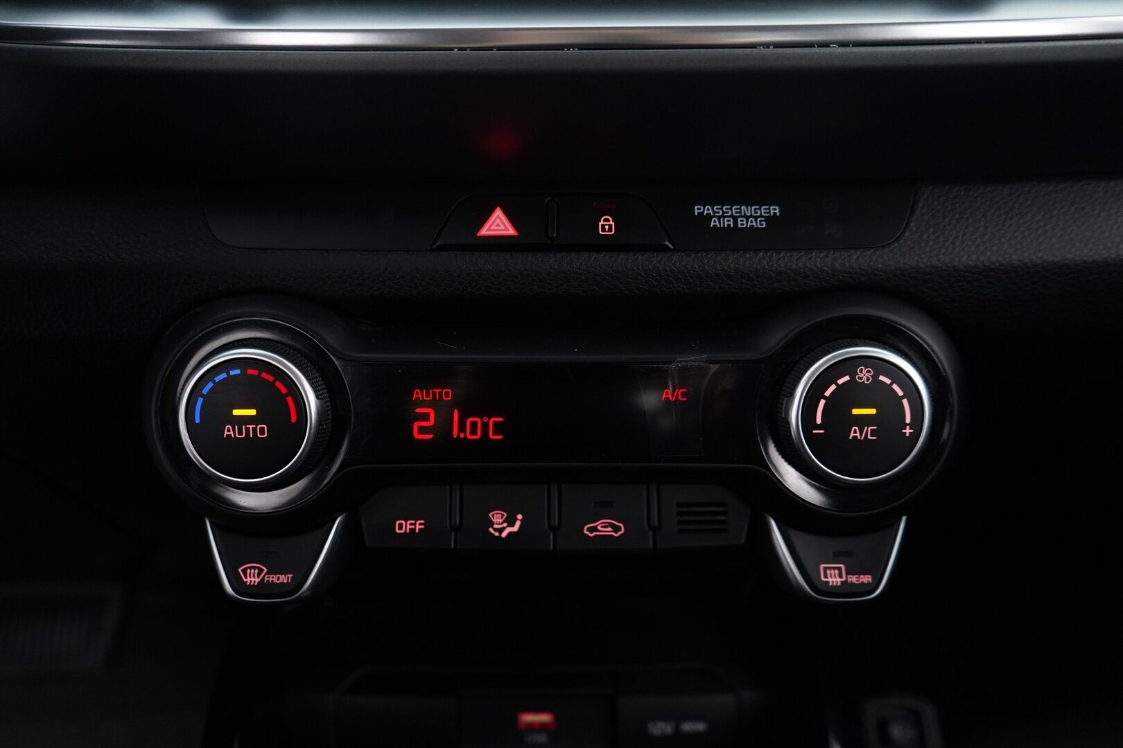 Kia Stonic 2023 1,0 T-GDI Mild-Hybrid 120hv EX DCT *Lohko / Puolinahat / Kamera / Ratinlämmitin* - Juuri huollettu / Kahdet Kian omat alumiinivanteet / 1-Omisteinen / Suomi-auto / Seuraava katsastus 2027