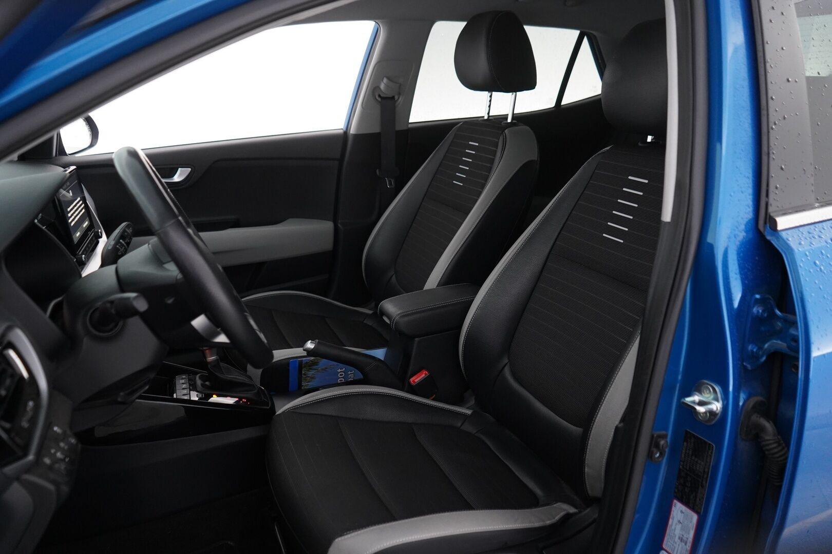 Kia Stonic 2023 1,0 T-GDI Mild-Hybrid 120hv EX DCT *Lohko / Puolinahat / Kamera / Ratinlämmitin* - Juuri huollettu / Kahdet Kian omat alumiinivanteet / 1-Omisteinen / Suomi-auto / Seuraava katsastus 2027