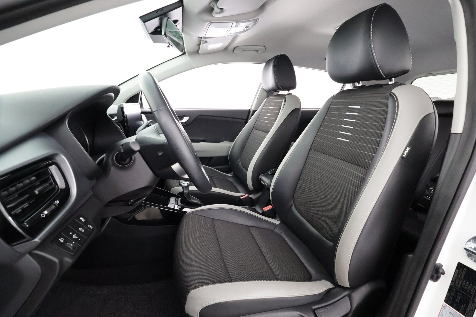 Kia Stonic 2022 1,0 T-GDI Mild-Hybrid 120hv EX Design DCT - | Facelift | Merkkihuollot | Puolinahat | P.kamera | LED | Apple & Android | Vakkari | Lane Assist | Lämm. ratti | Lohko+sisälämmitin | 2x renkaat aluin |