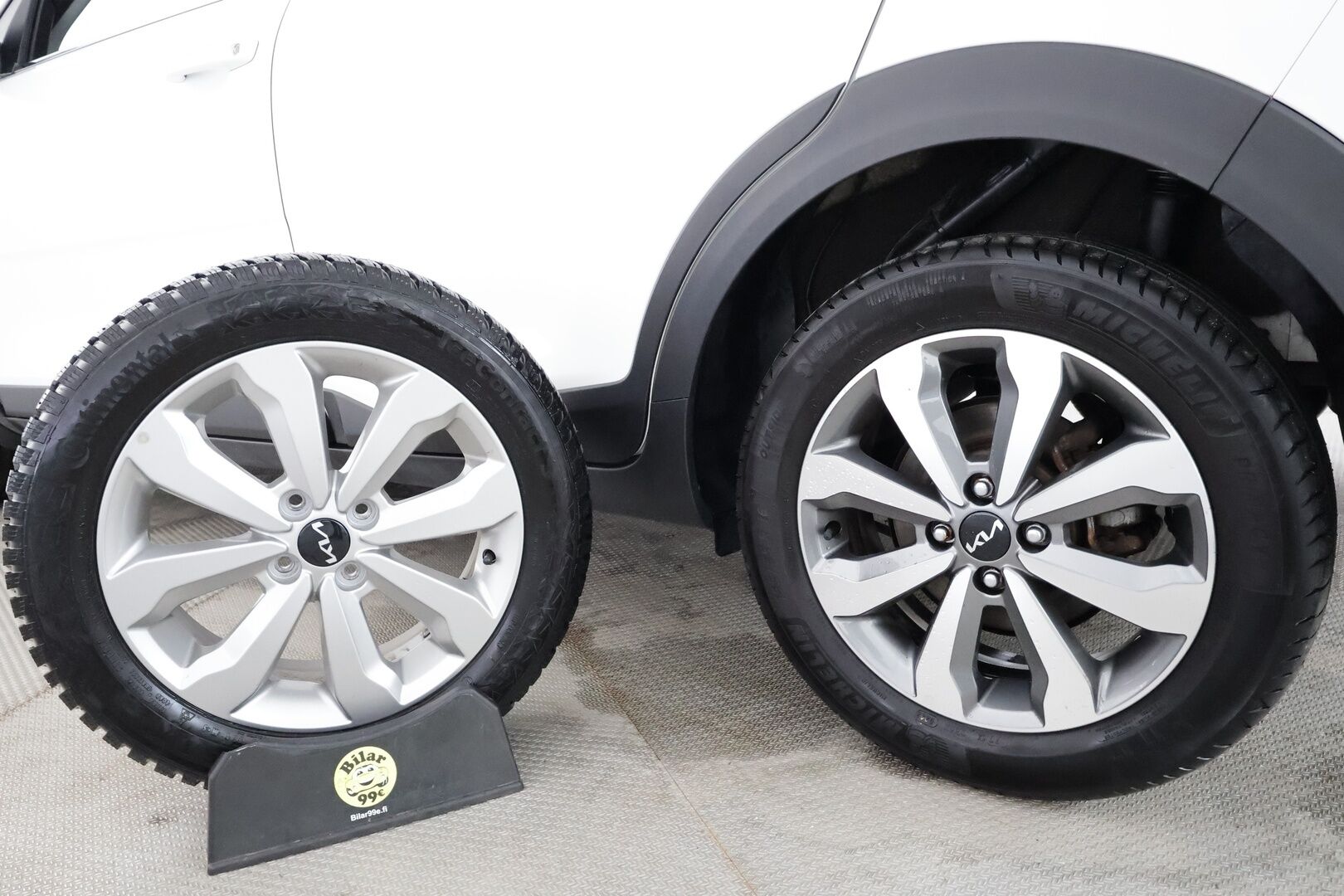 Kia Stonic 2022 1,0 T-GDI Mild-Hybrid 120hv EX Design DCT - | Facelift | Merkkihuollot | Puolinahat | P.kamera | LED | Apple & Android | Vakkari | Lane Assist | Lämm. ratti | Lohko+sisälämmitin | 2x renkaat aluin |