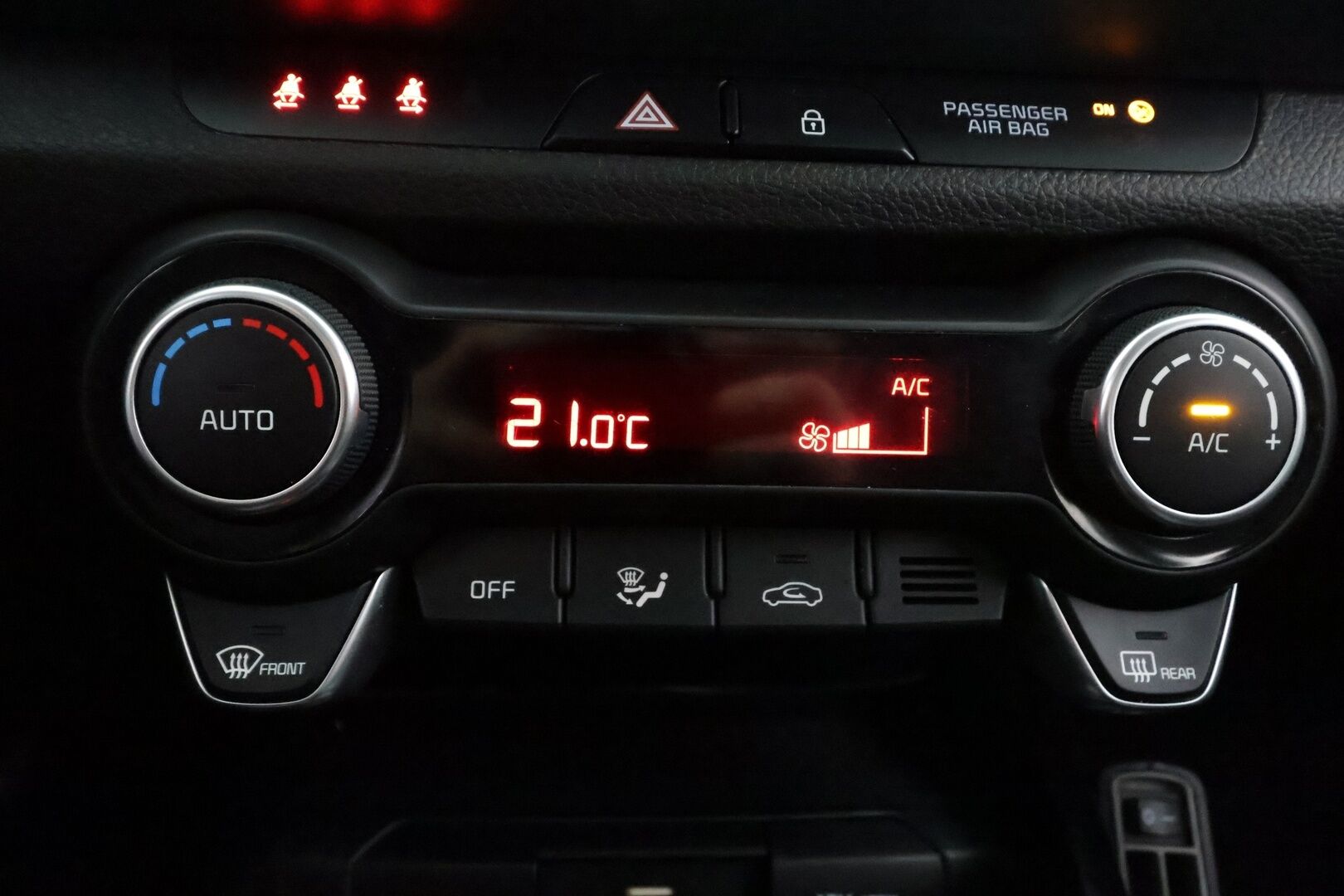 Kia Stonic 2022 1,0 T-GDI Mild-Hybrid 120hv EX Design DCT - | Facelift | Merkkihuollot | Puolinahat | P.kamera | LED | Apple & Android | Vakkari | Lane Assist | Lämm. ratti | Lohko+sisälämmitin | 2x renkaat aluin |