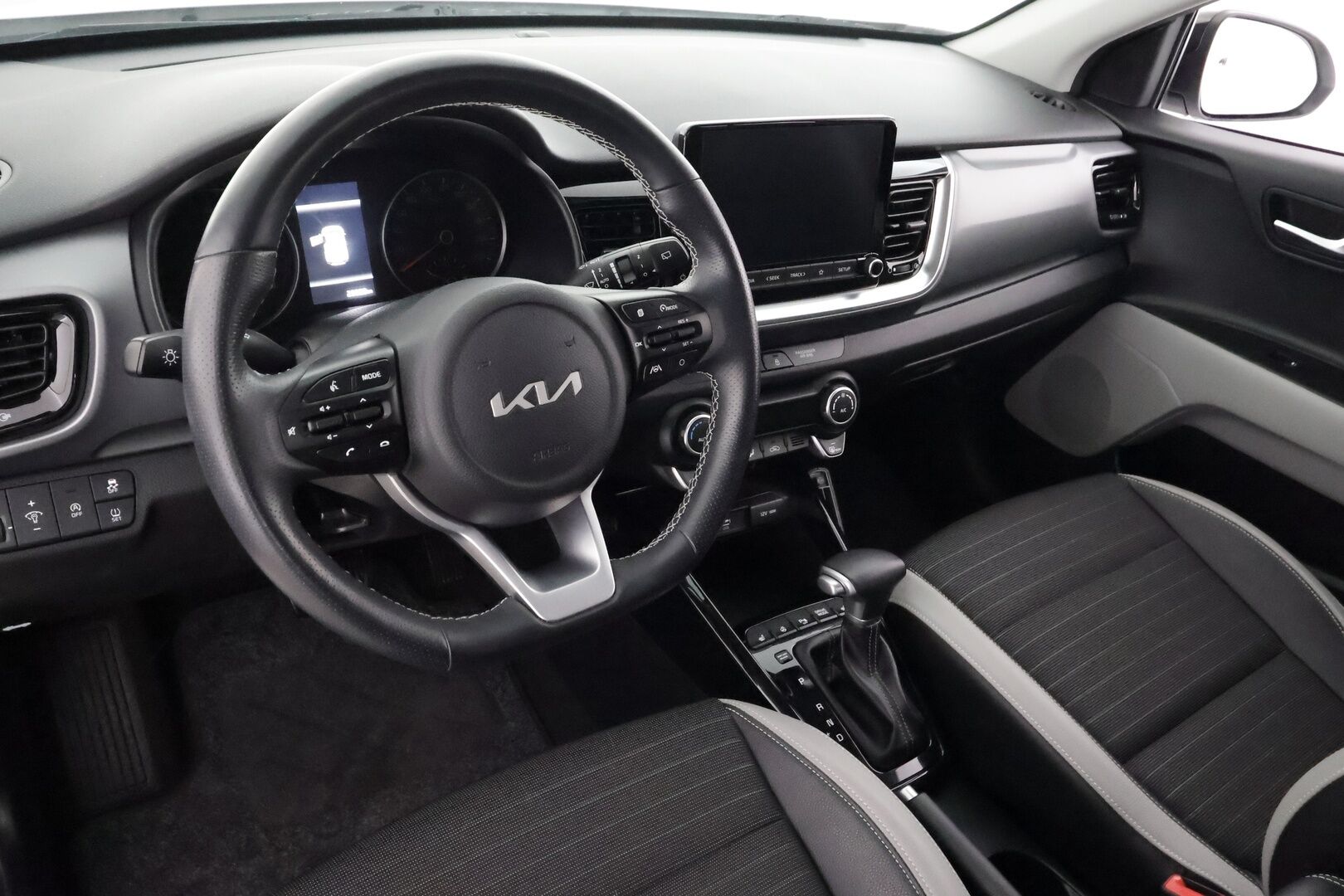 Kia Stonic 2022 1,0 T-GDI Mild-Hybrid 120hv EX Design DCT - | Facelift | Merkkihuollot | Puolinahat | P.kamera | LED | Apple & Android | Vakkari | Lane Assist | Lämm. ratti | Lohko+sisälämmitin | 2x renkaat aluin |