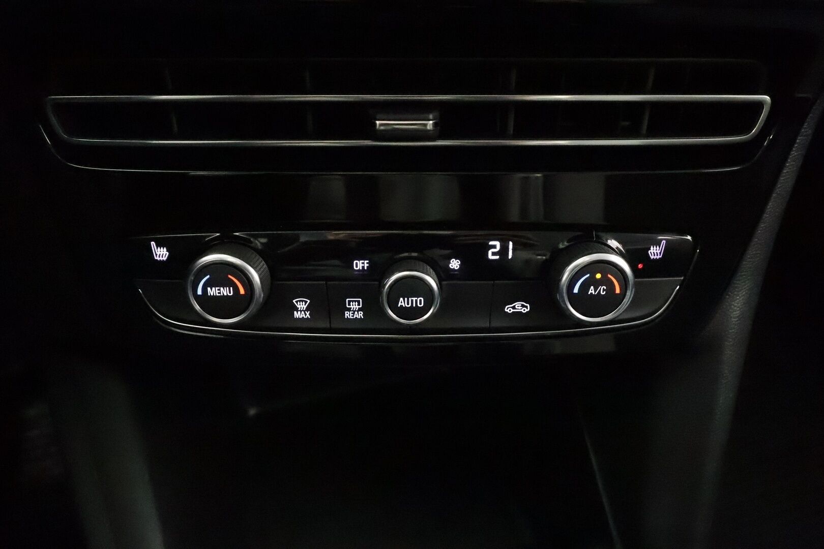 Opel Mokka-e 2022 Innovation Plus 136 automaatti * ACC / LED / P.kamera / Apple&Android / Osanahat * - Suomi-auto / Merkkihuollettu / Kahdet Renkaat